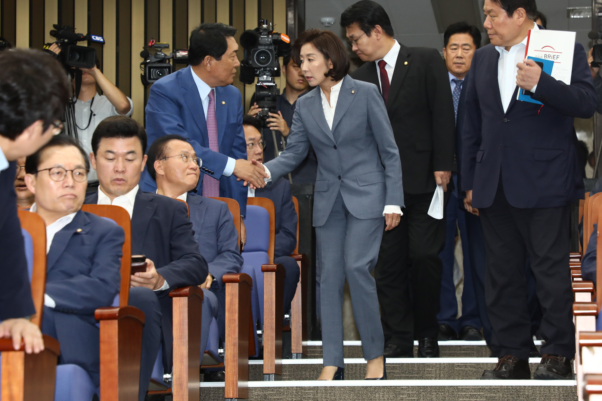 자유한국당의원총회;나경원원내대표