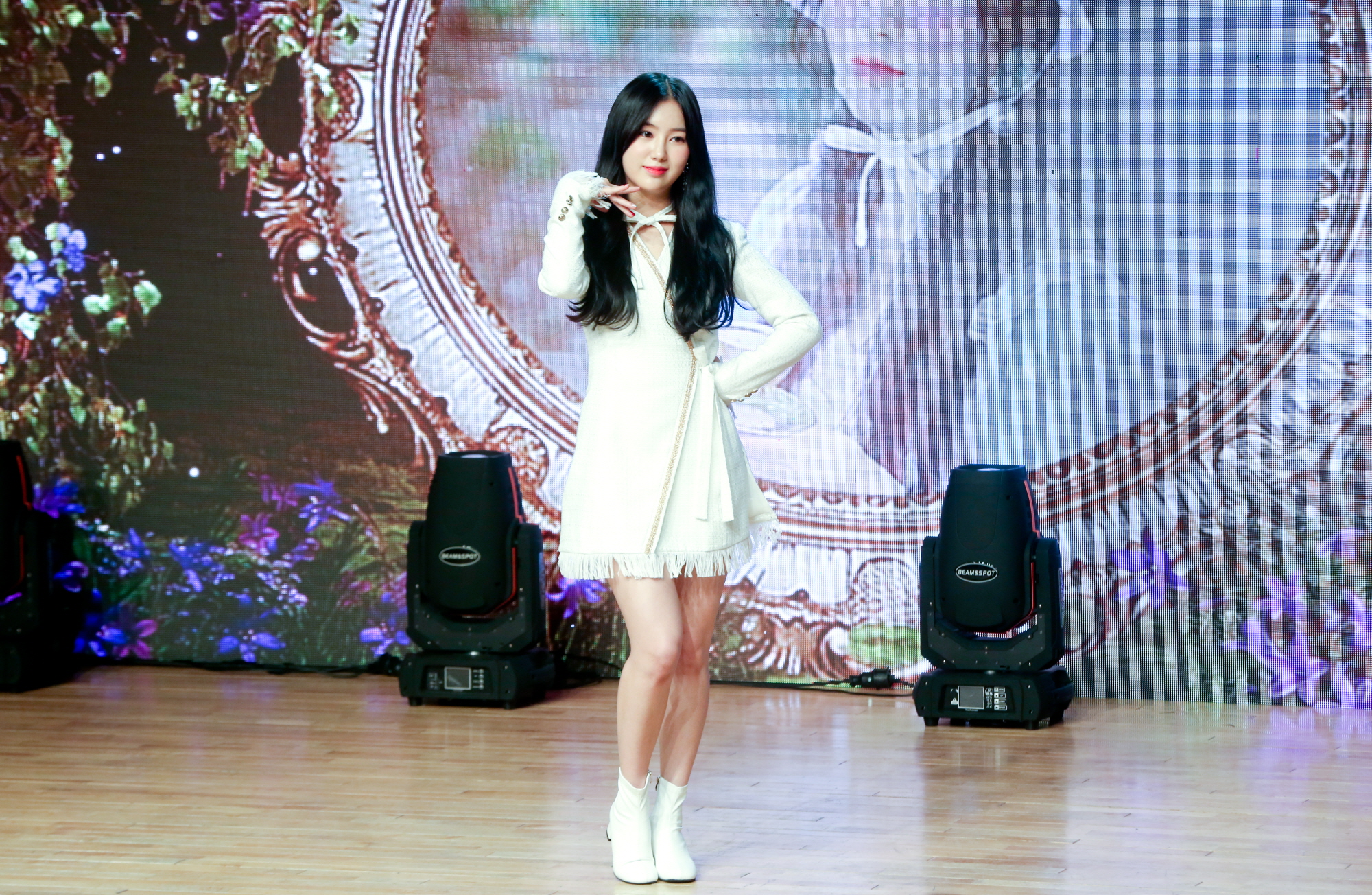 아리아즈;윤지;다원;시현;여리;효경;주은
