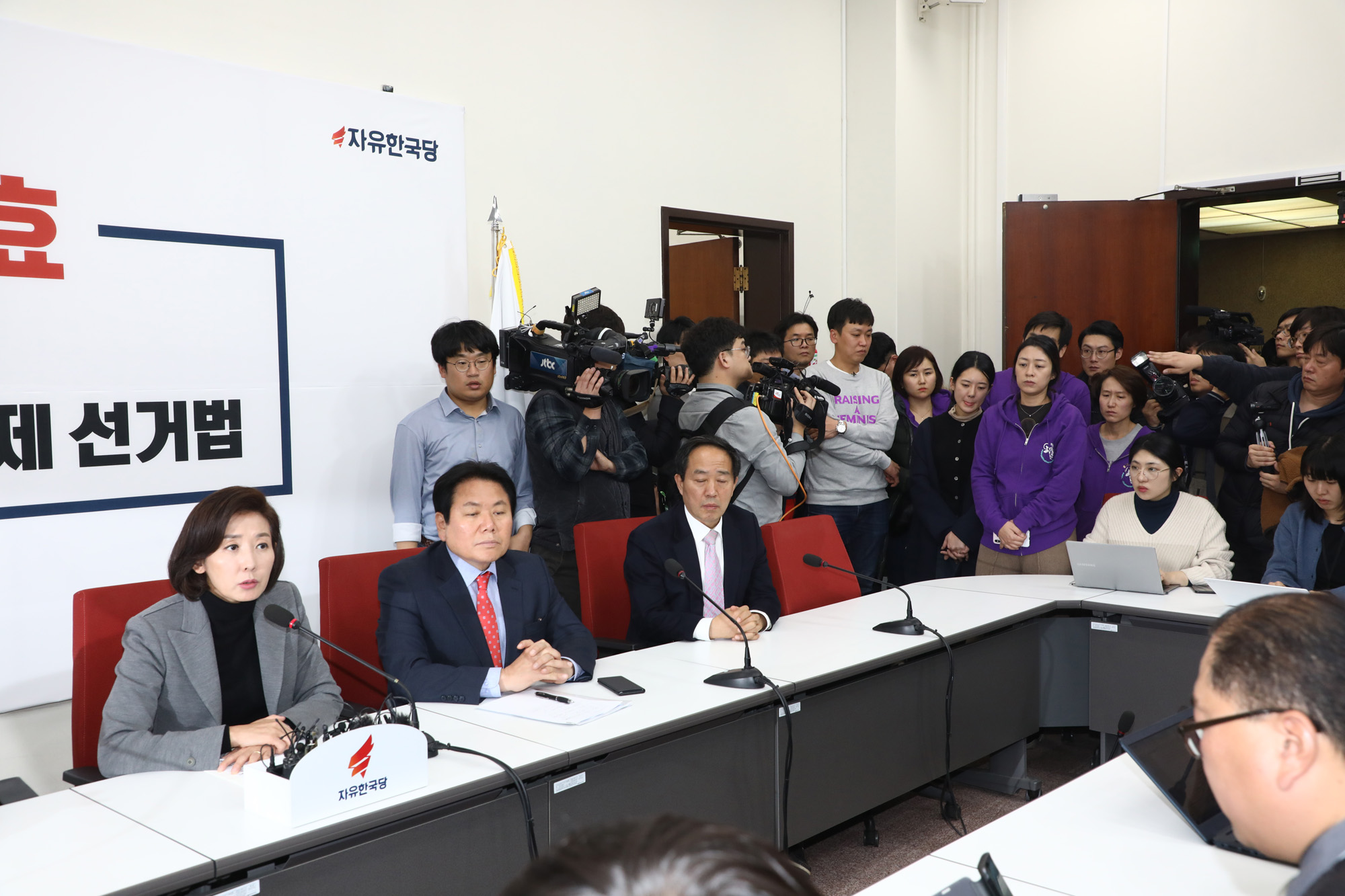 나경원원내대표;한국당필리버스터;어린이교통사고피해자;민식이법