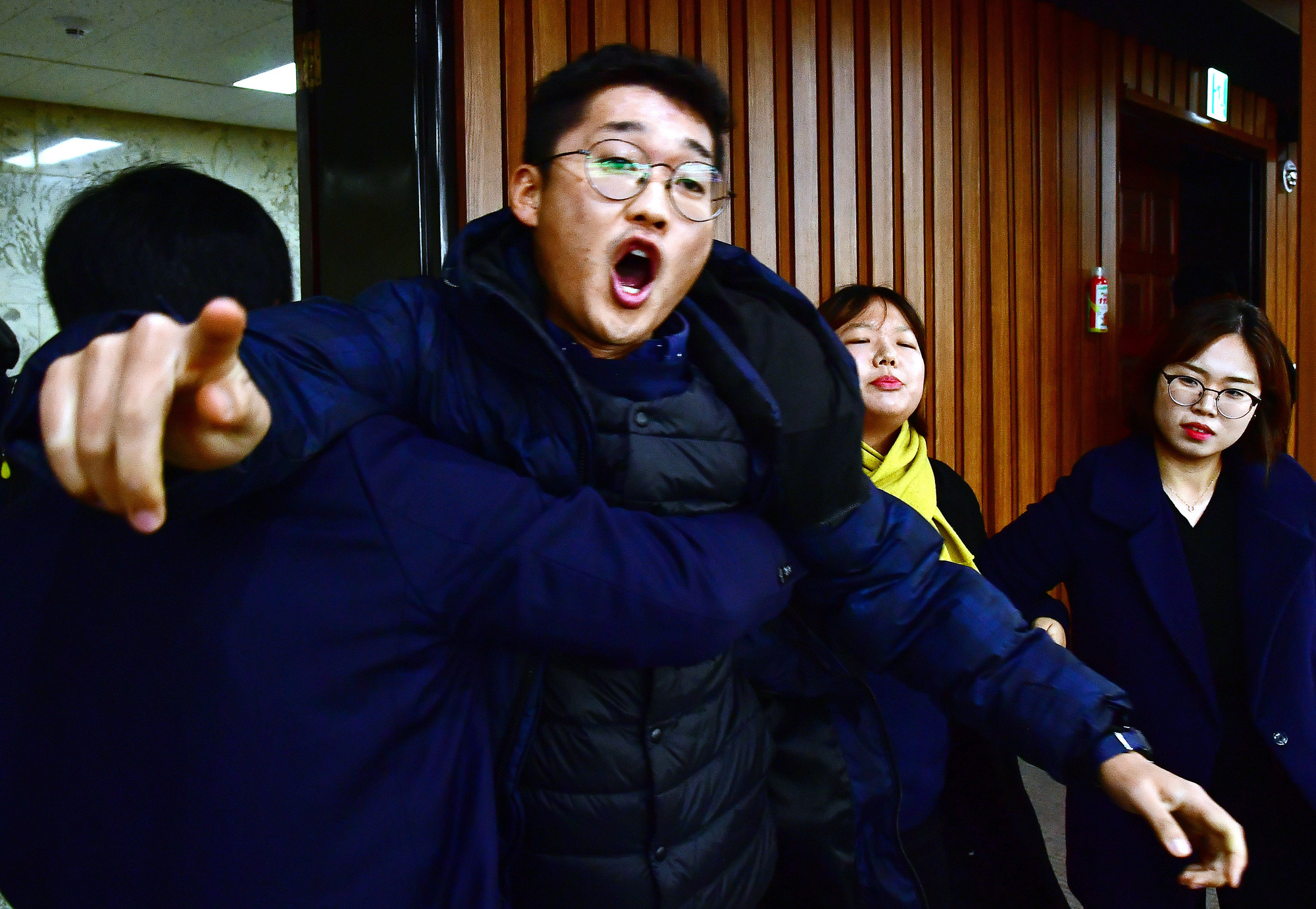 자유한국당원내대책회의;나경원원내대표;자유한국당해체하라