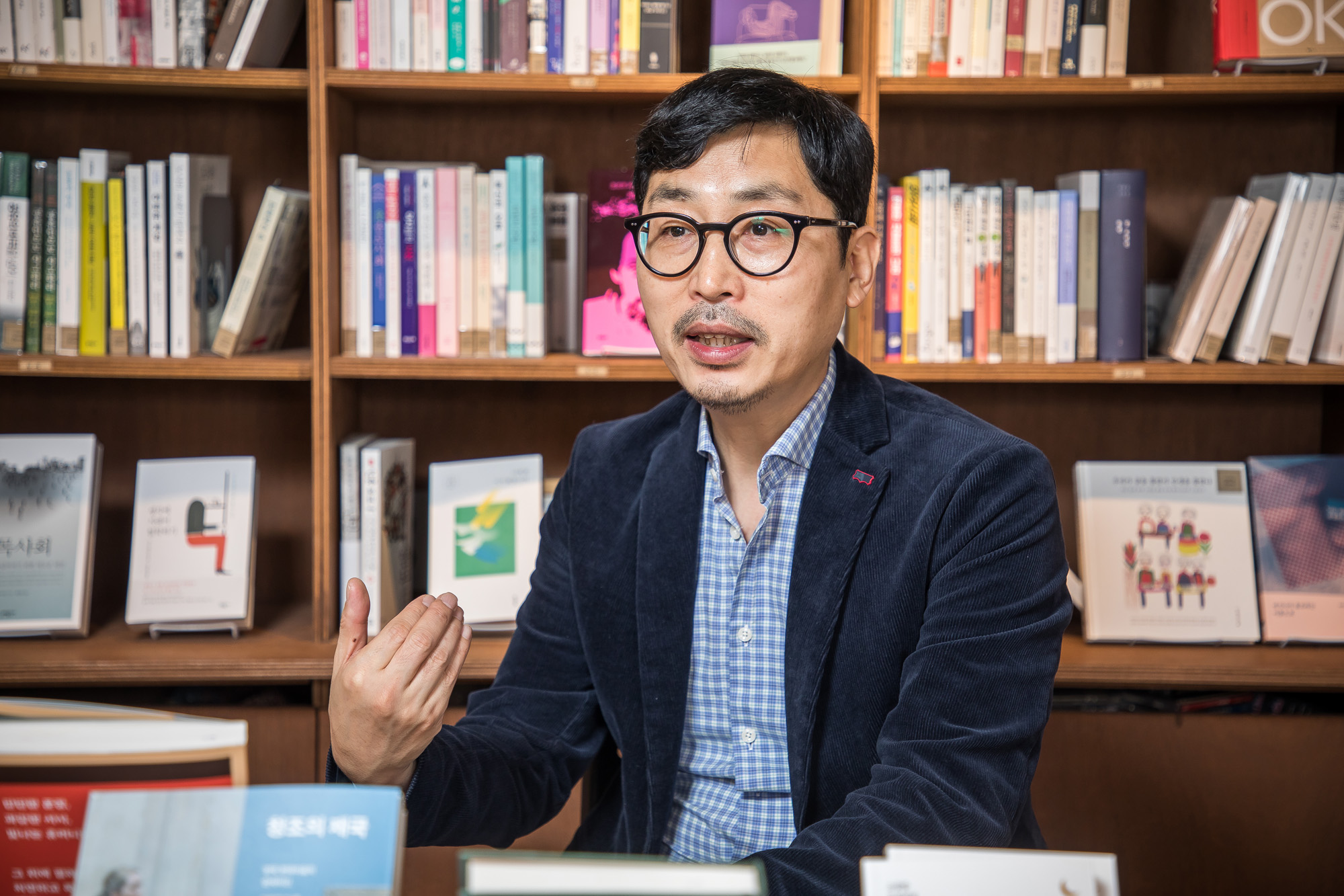 사회;세태;문화;사회학자;노명우;아주대학교교수;니은서점;인생극장;작가;도서정가제