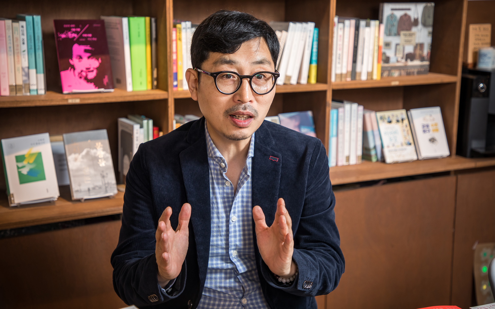 사회;세태;문화;사회학자;노명우;아주대학교교수;니은서점;인생극장;작가;도서정가제