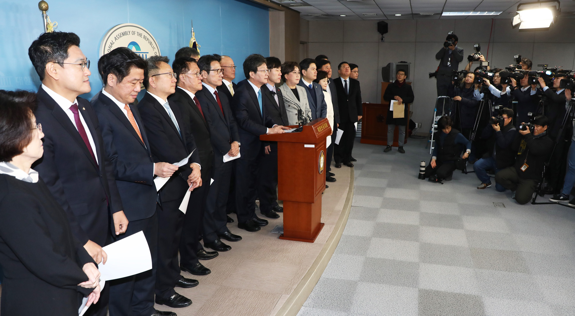 바른미래당탈당;새로운보수당창당;비당권파의원