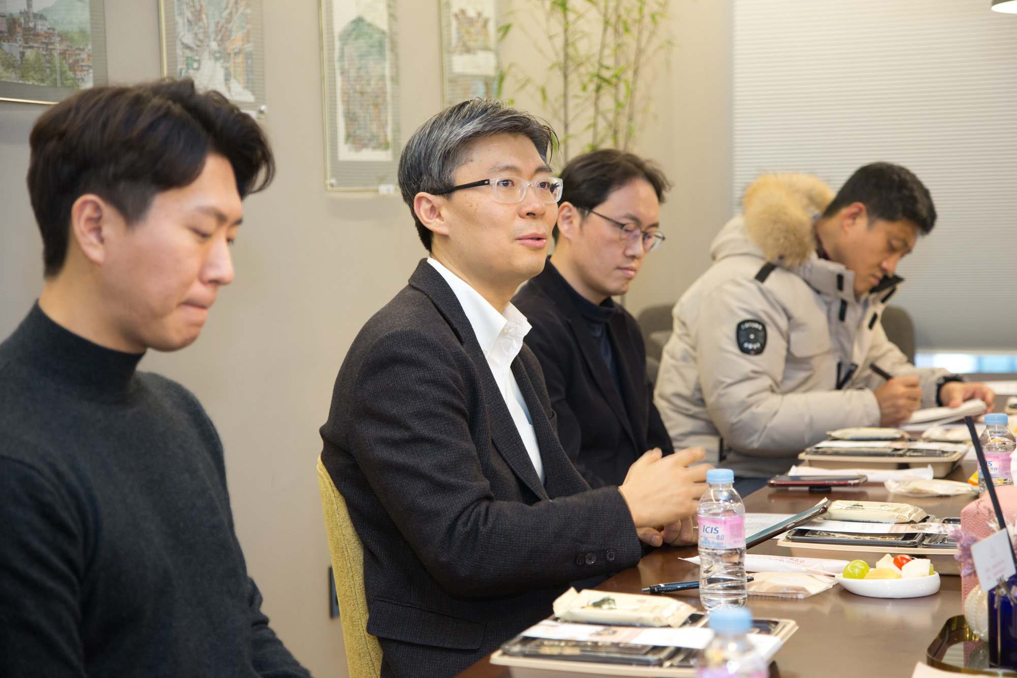 정치;시대전환;정책네트워크;30 40;직업인;솔루션