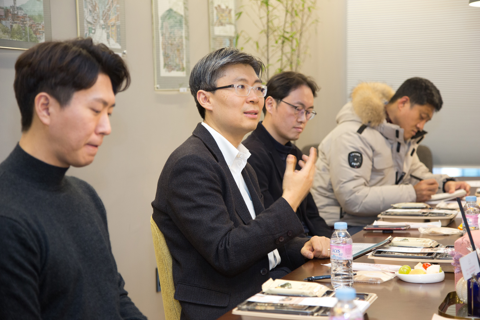 정치;시대전환;정책네트워크;30 40;직업인;솔루션