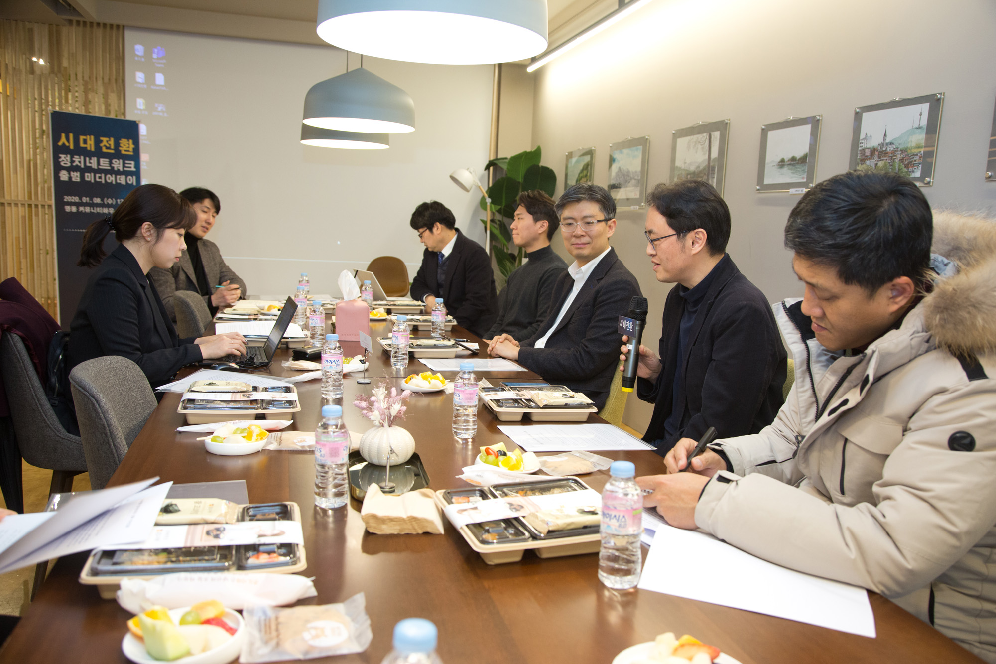 정치;시대전환;정책네트워크;30 40;직업인;솔루션