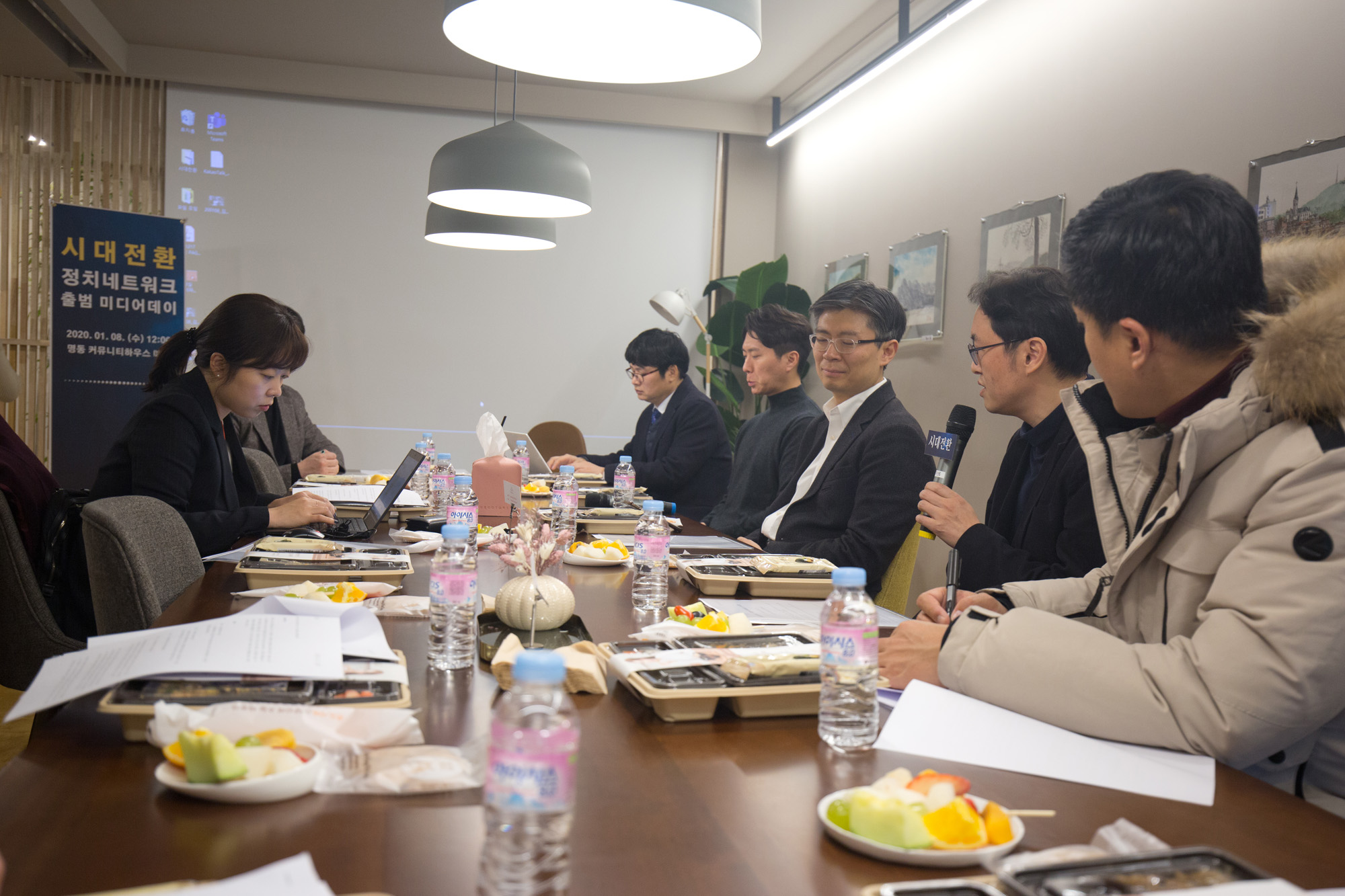 정치;시대전환;정책네트워크;30 40;직업인;솔루션