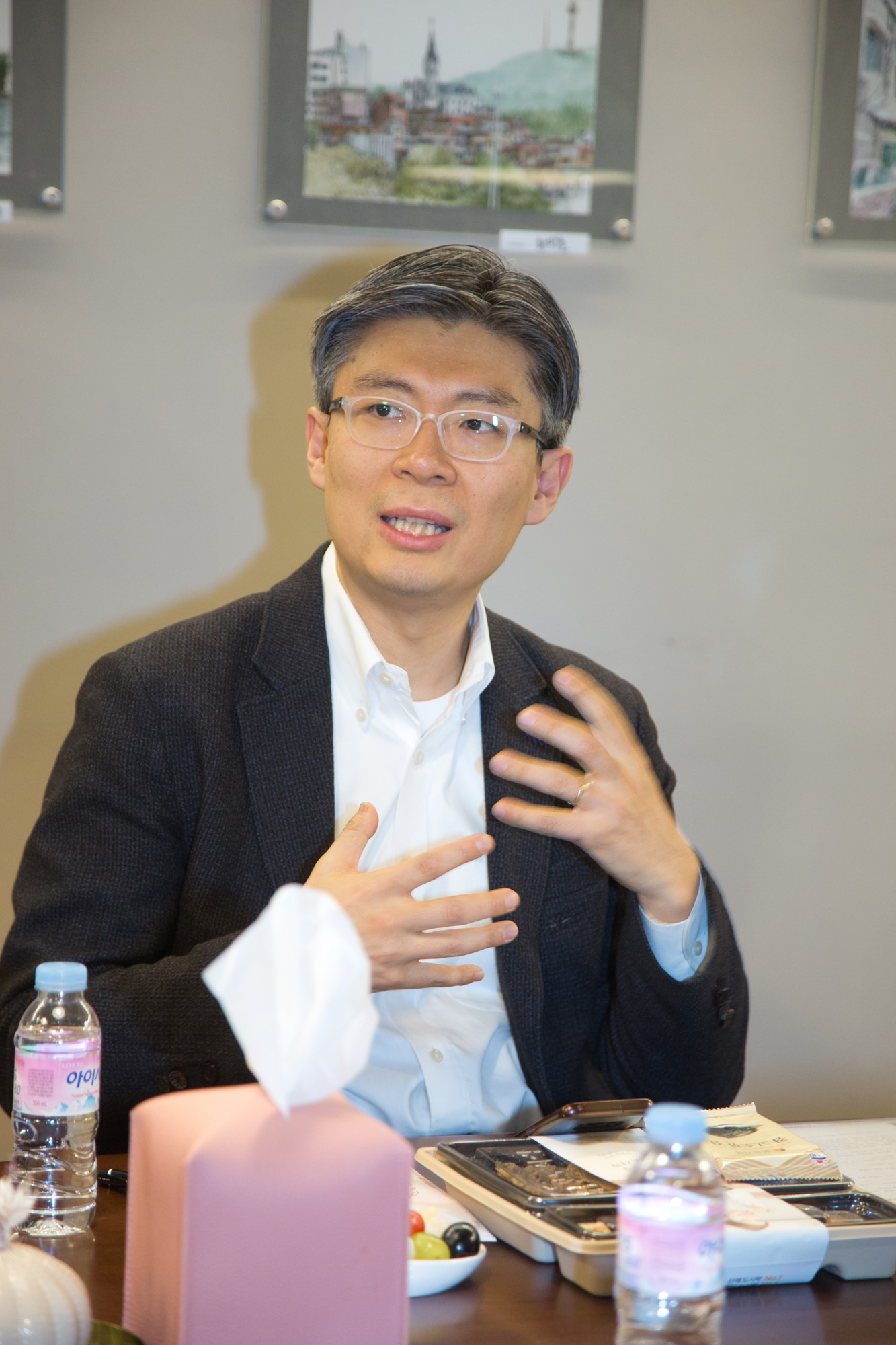 정치;시대전환;정책네트워크;30 40;직업인;솔루션