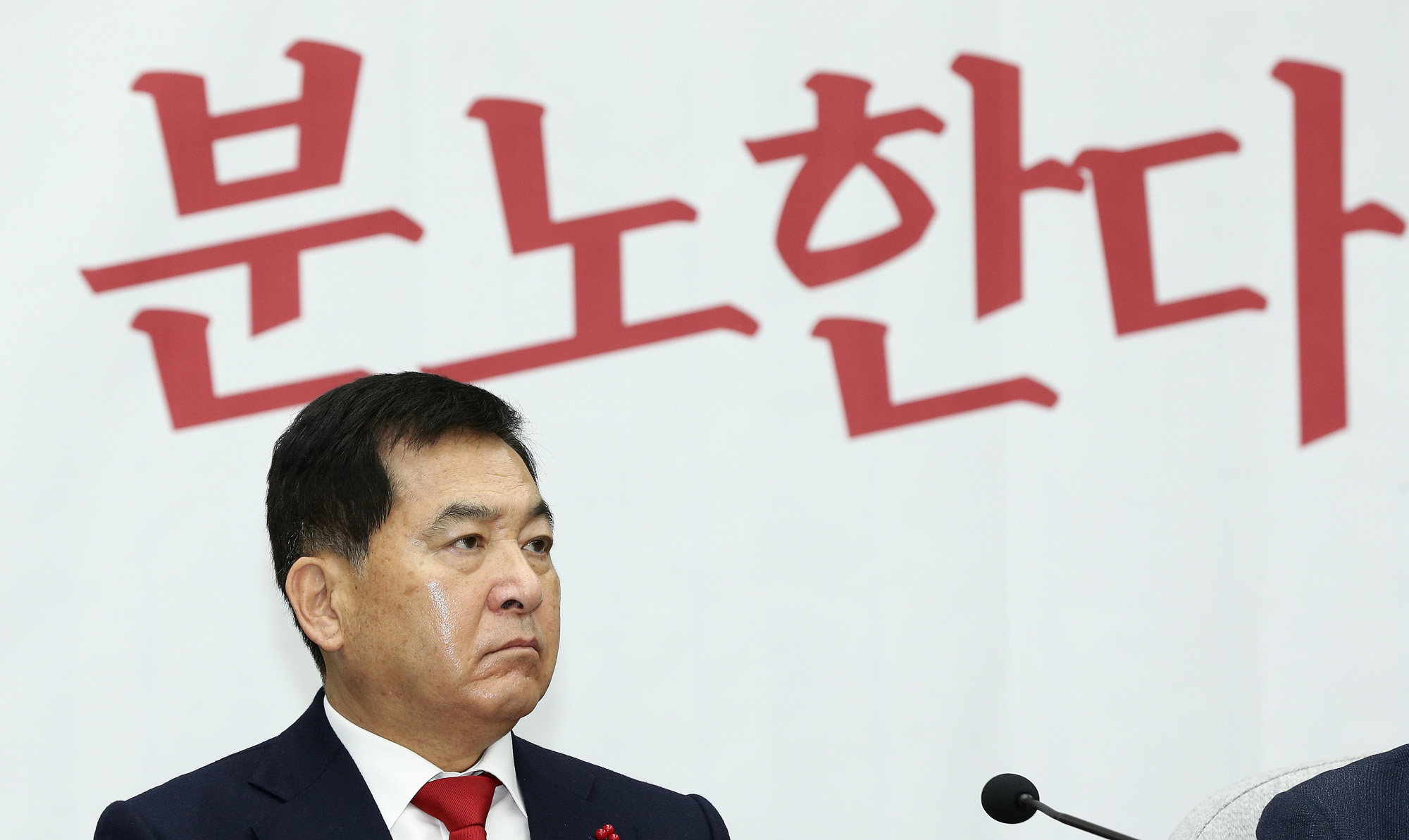 자유한국당원내대책회의;심재철원내대표