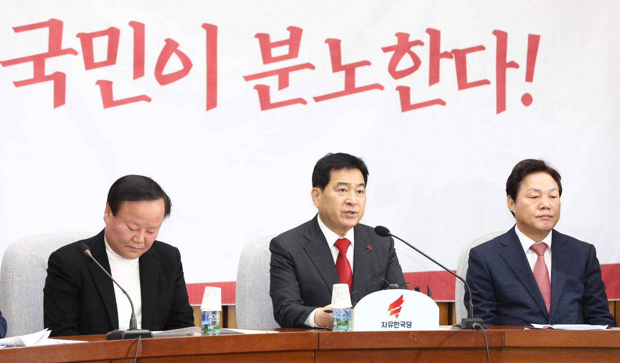 자유한국당원내대책회의;심재철원내대표