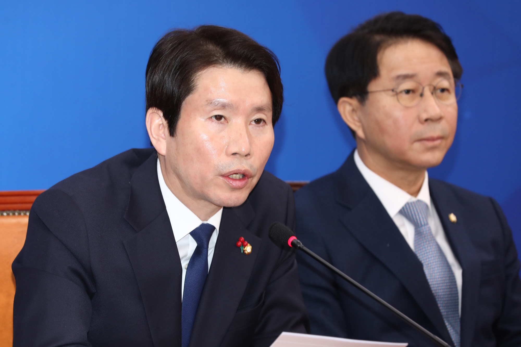 더불어민주당원내대책회의;이인영원내대표