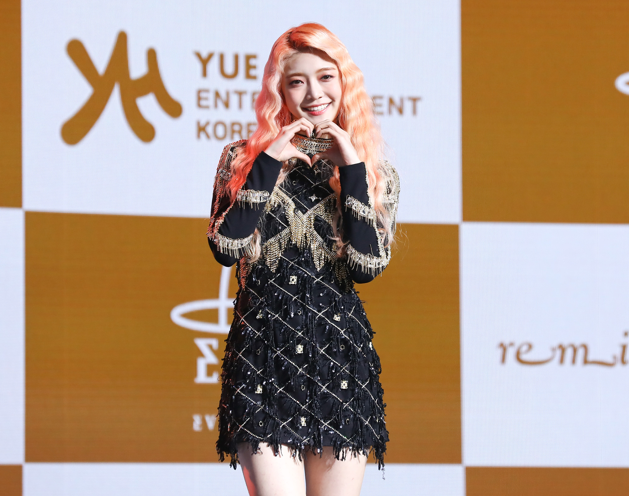 에버글로우;위에화;걸그룹;아이돌;가수;쇼케이스