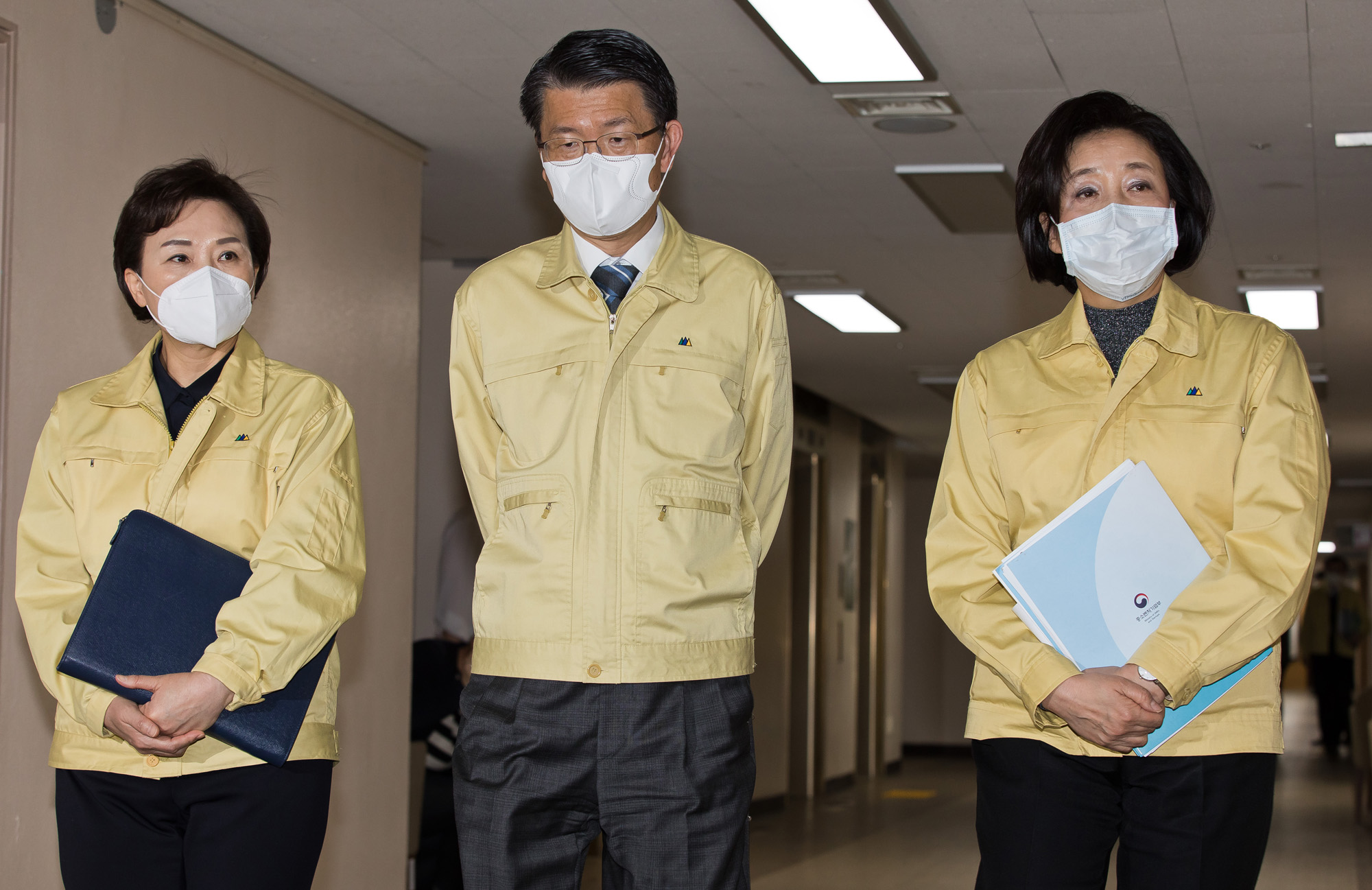 경제;정부;문재인정부;홍남기;부총리;기획재정부장관;코로나19;신종코로나바이러스감염증;민생경제종합대책;정부서울청사