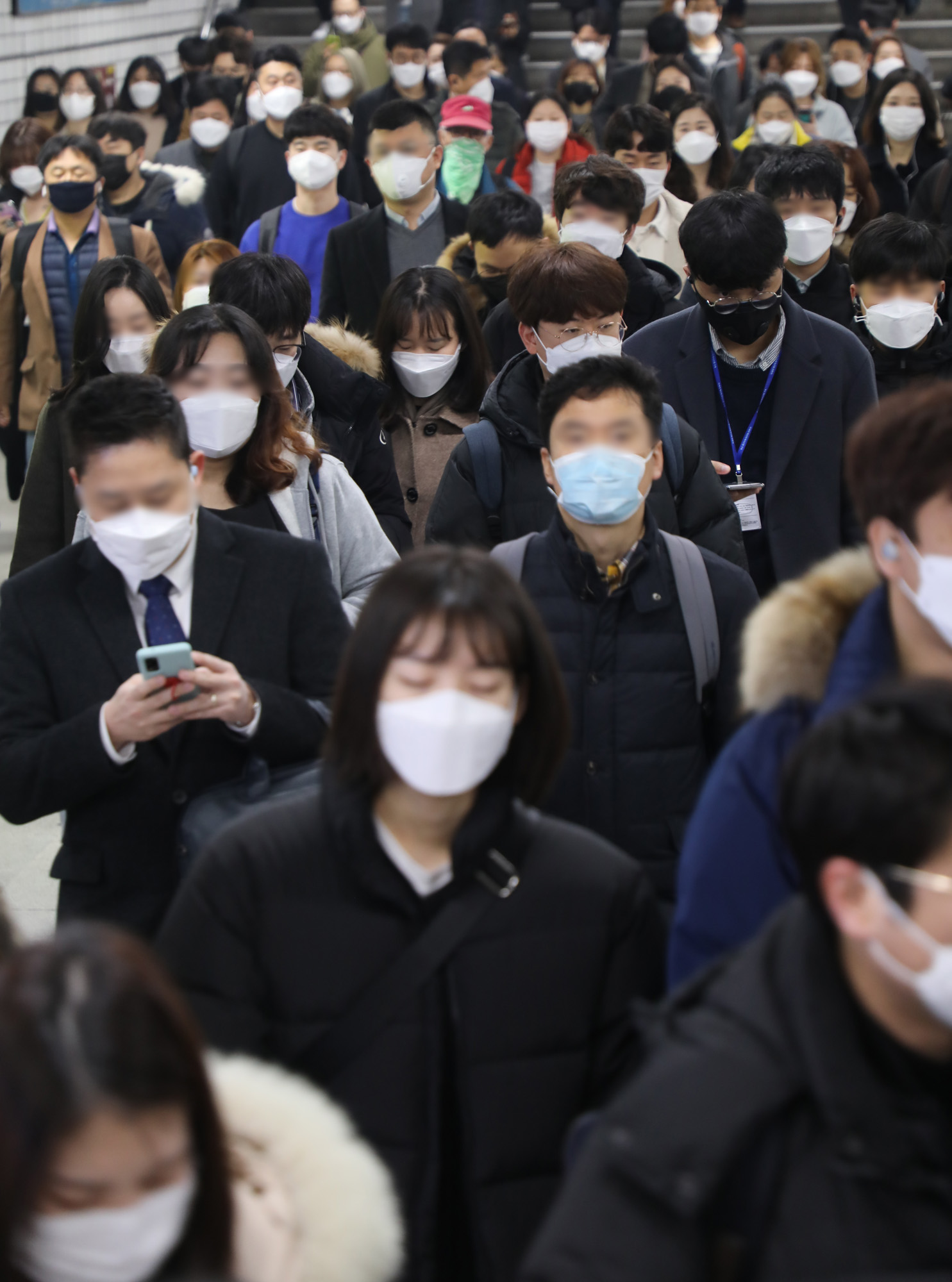 마스크출근길;마스크지하철역;코로나지하철역;코로나마스크