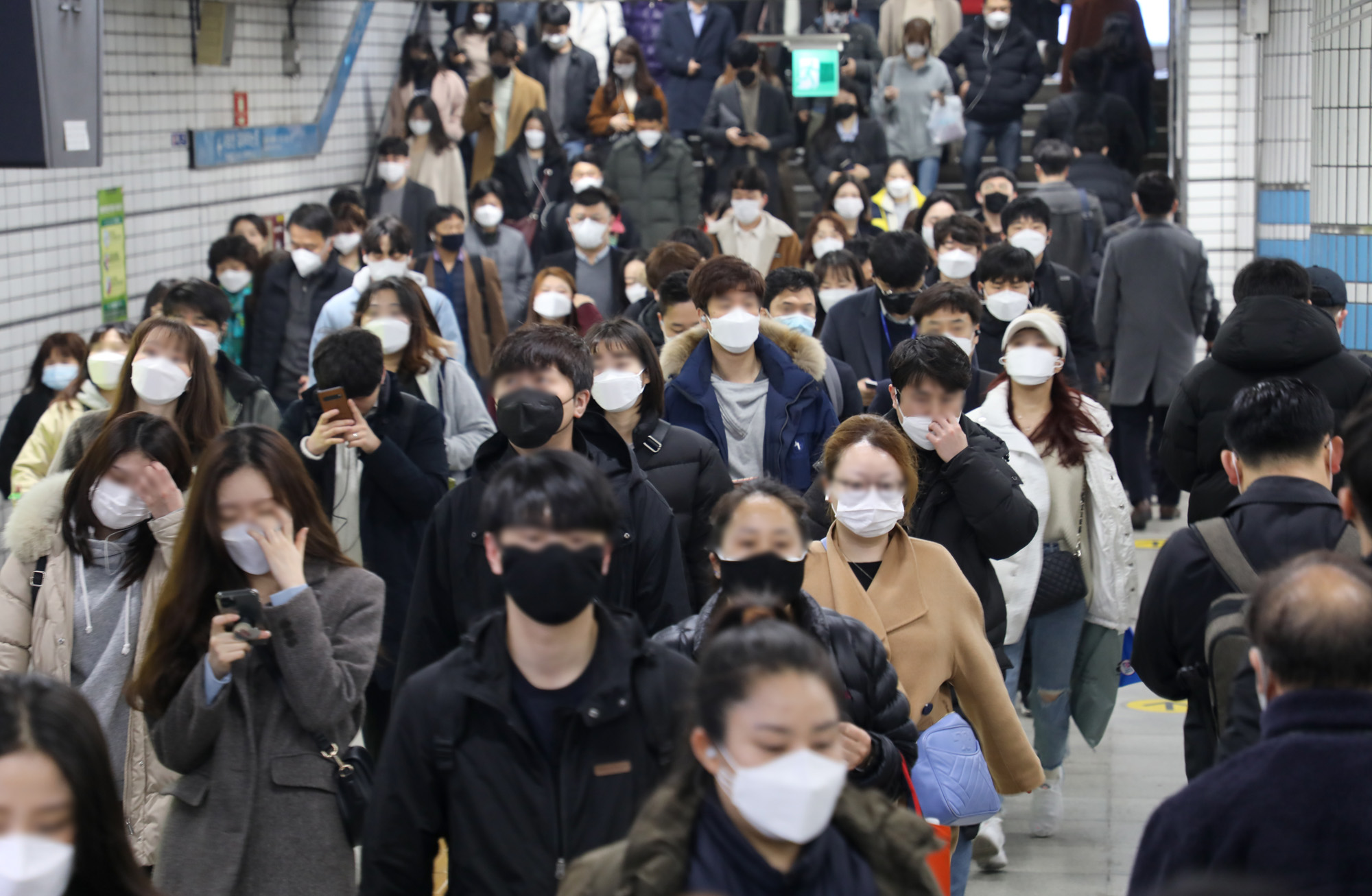 마스크출근길;마스크지하철역;코로나지하철역;코로나마스크