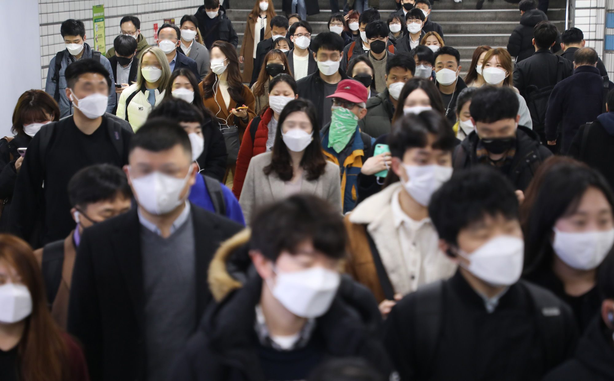 마스크출근길;마스크지하철역;코로나지하철역;코로나마스크