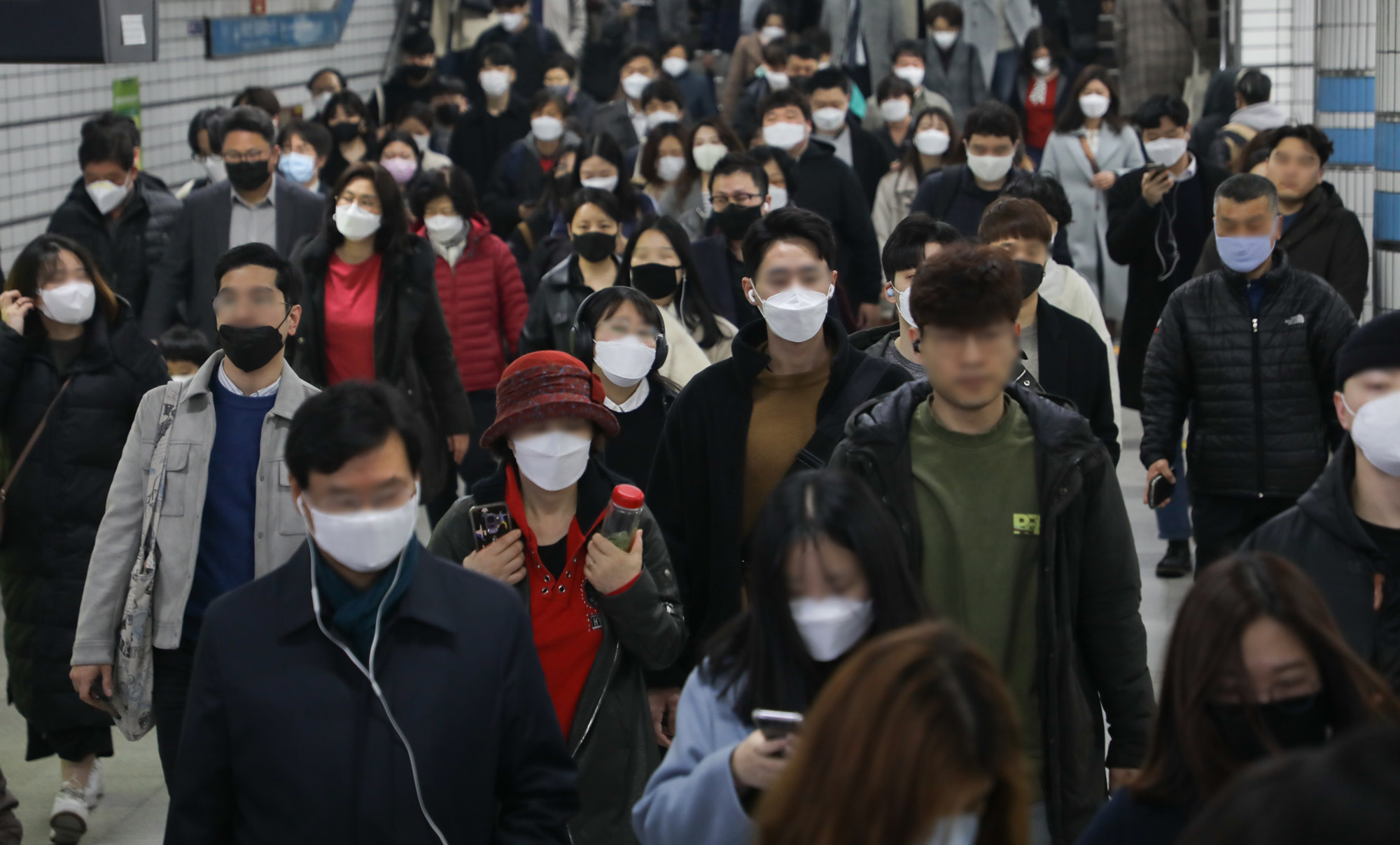 마스크출근길;마스크지하철역;코로나지하철역;코로나마스크