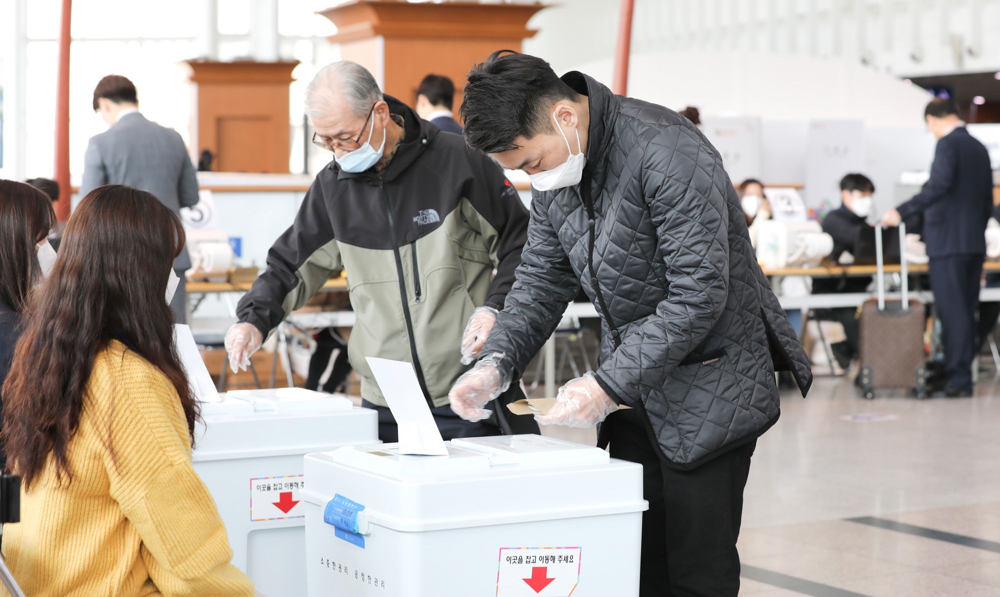 정치;선거;사전투표;사전투표소;서울역투표소;코로나19선거