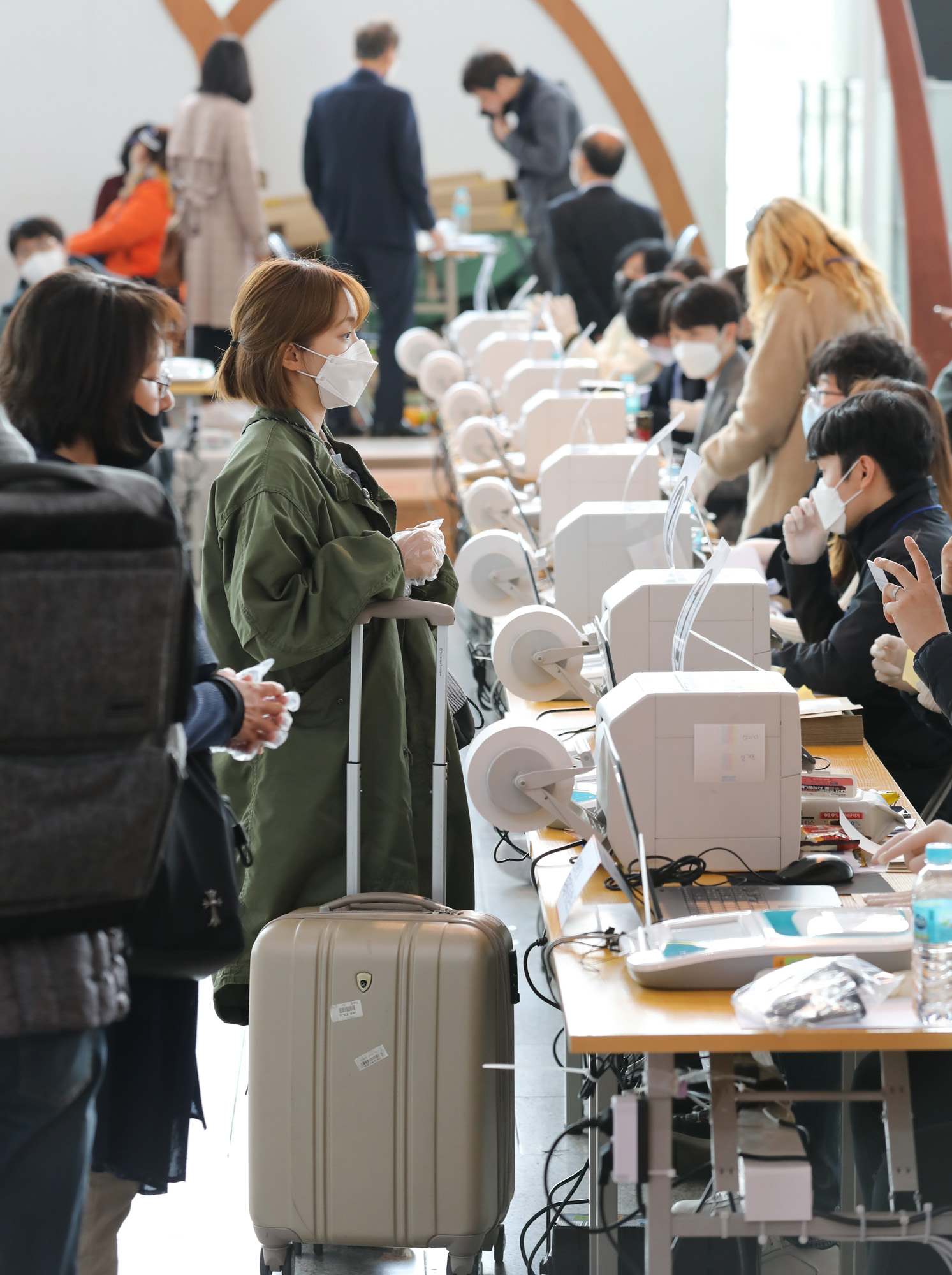 정치;선거;사전투표;사전투표소;서울역투표소;코로나19선거