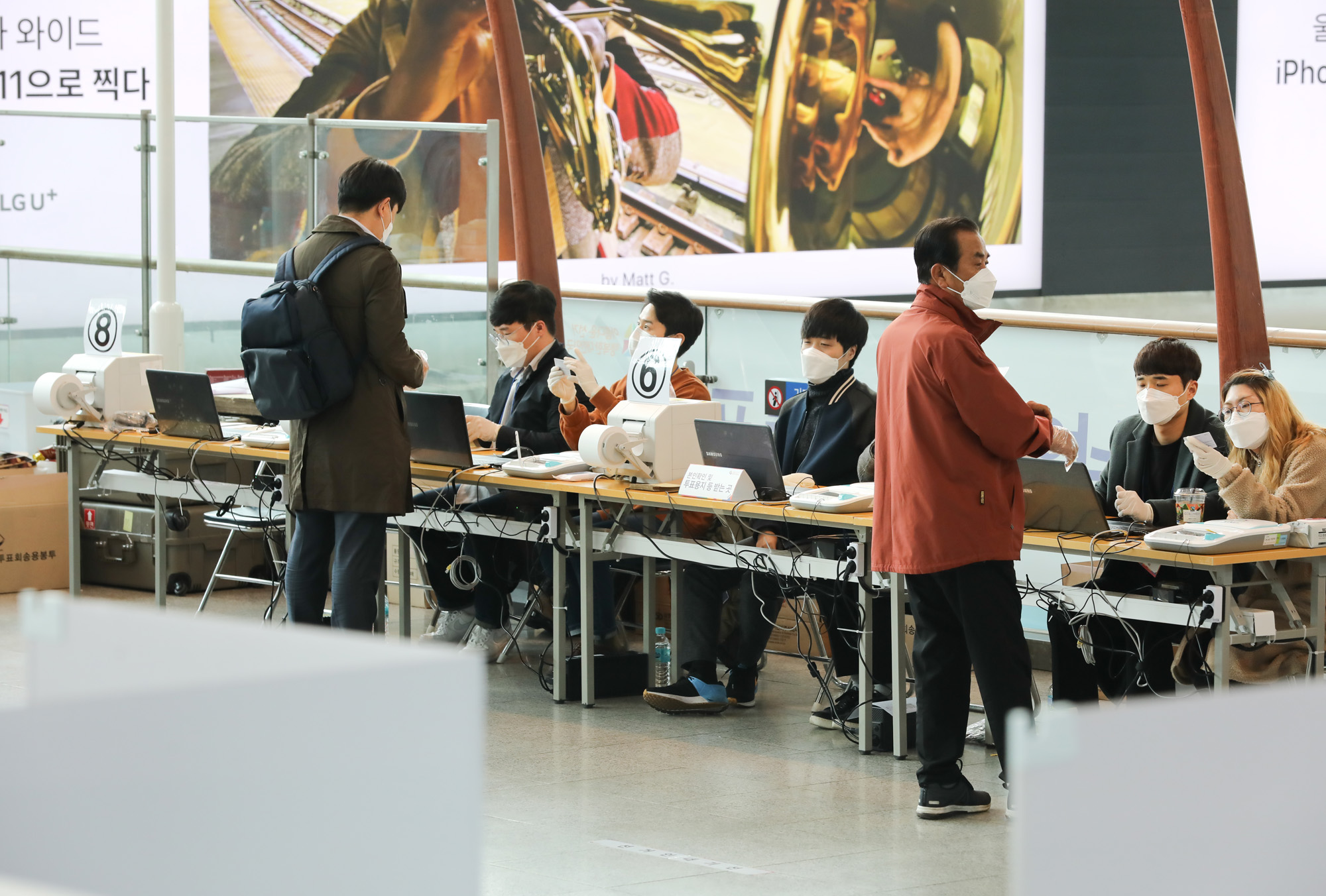 정치;선거;사전투표;사전투표소;서울역투표소;코로나19선거