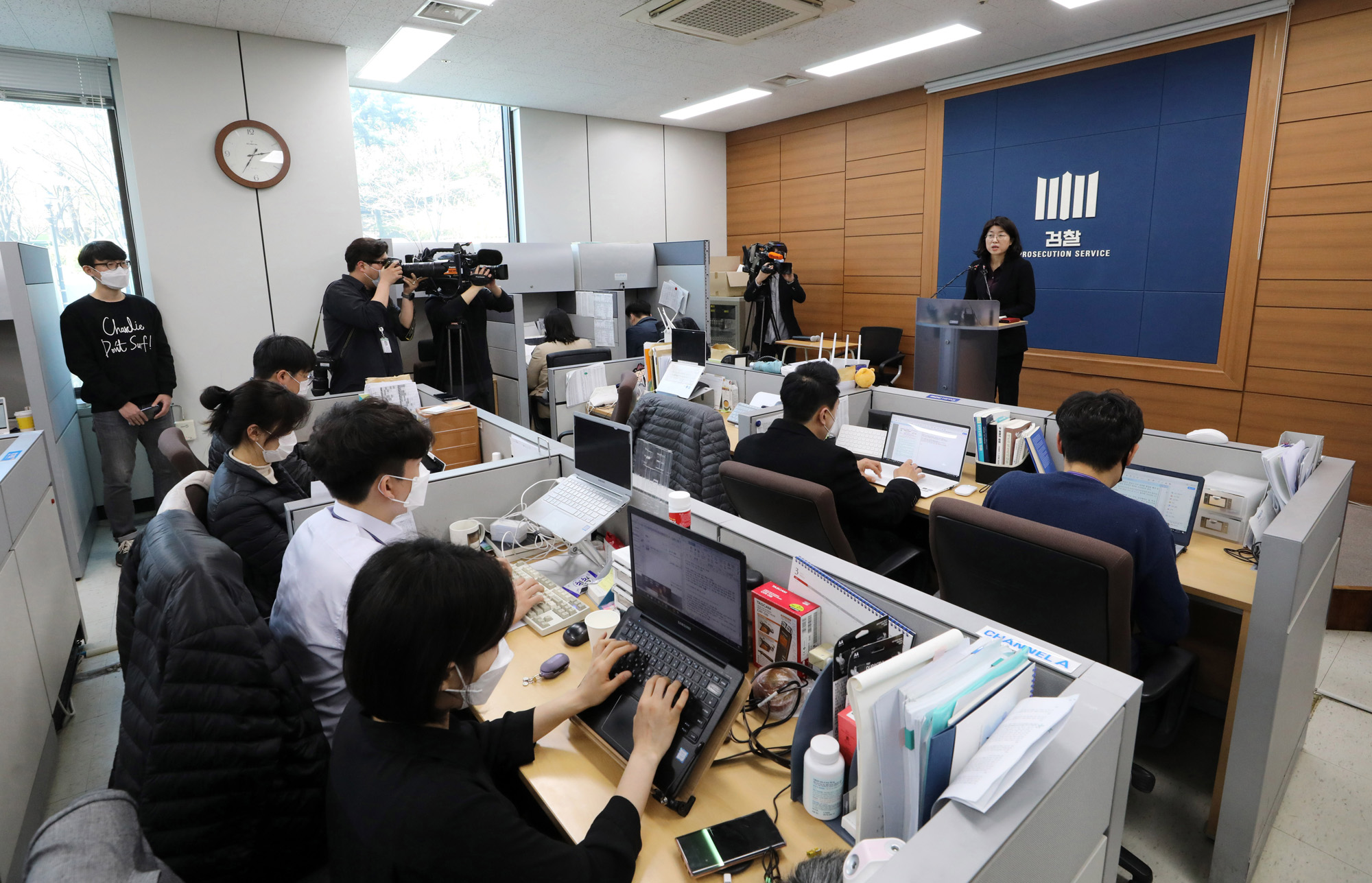 사회;사건사고;성범죄;디지털성범죄;성착취물;성착취불법영상물;텔레그램.박사방;조주빈;중간수사결과발표;성착취음란물;N번방