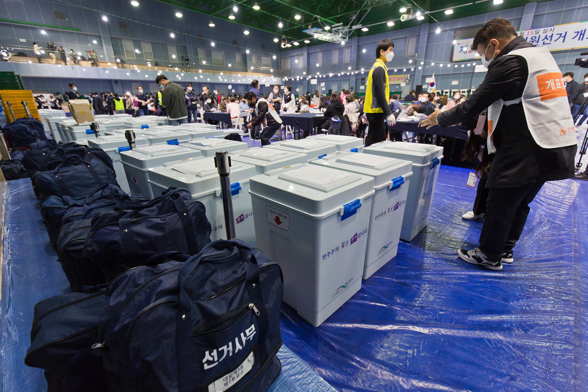 정치;선거;총선;제21대국회의원선거;총선개표;21대총선개표;영등포구개표소