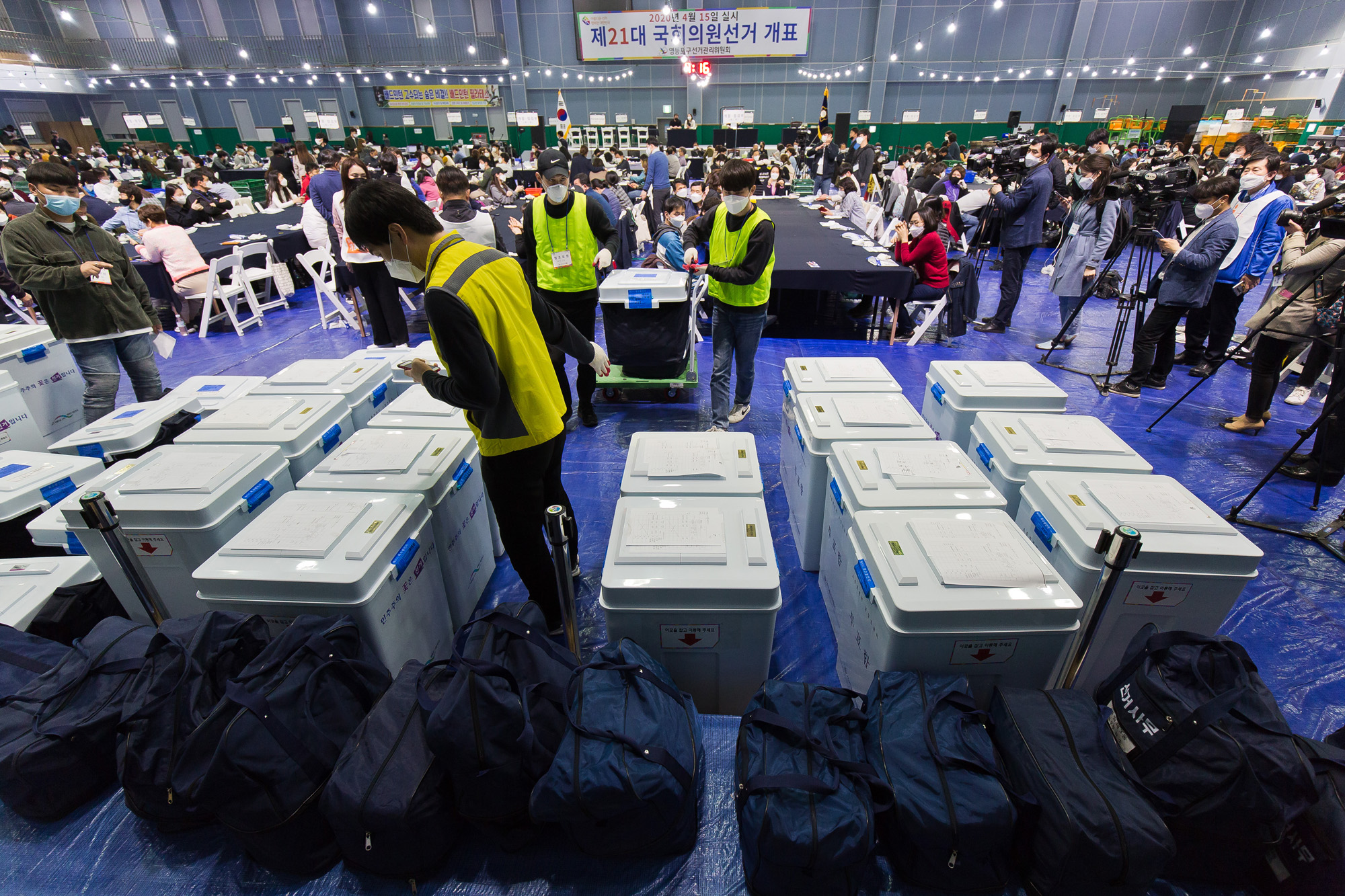 정치;선거;총선;제21대국회의원선거;총선개표;21대총선개표;영등포구개표소