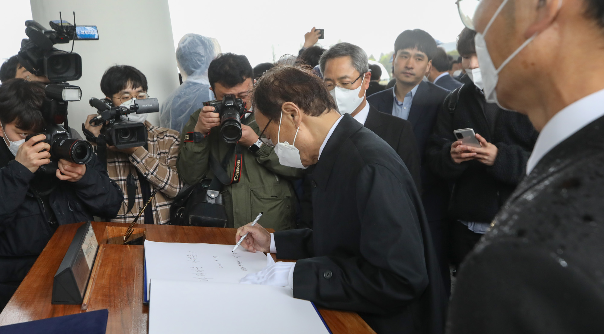 정치;국회;정당;더불어민주당;더불어시민당;국립현충원