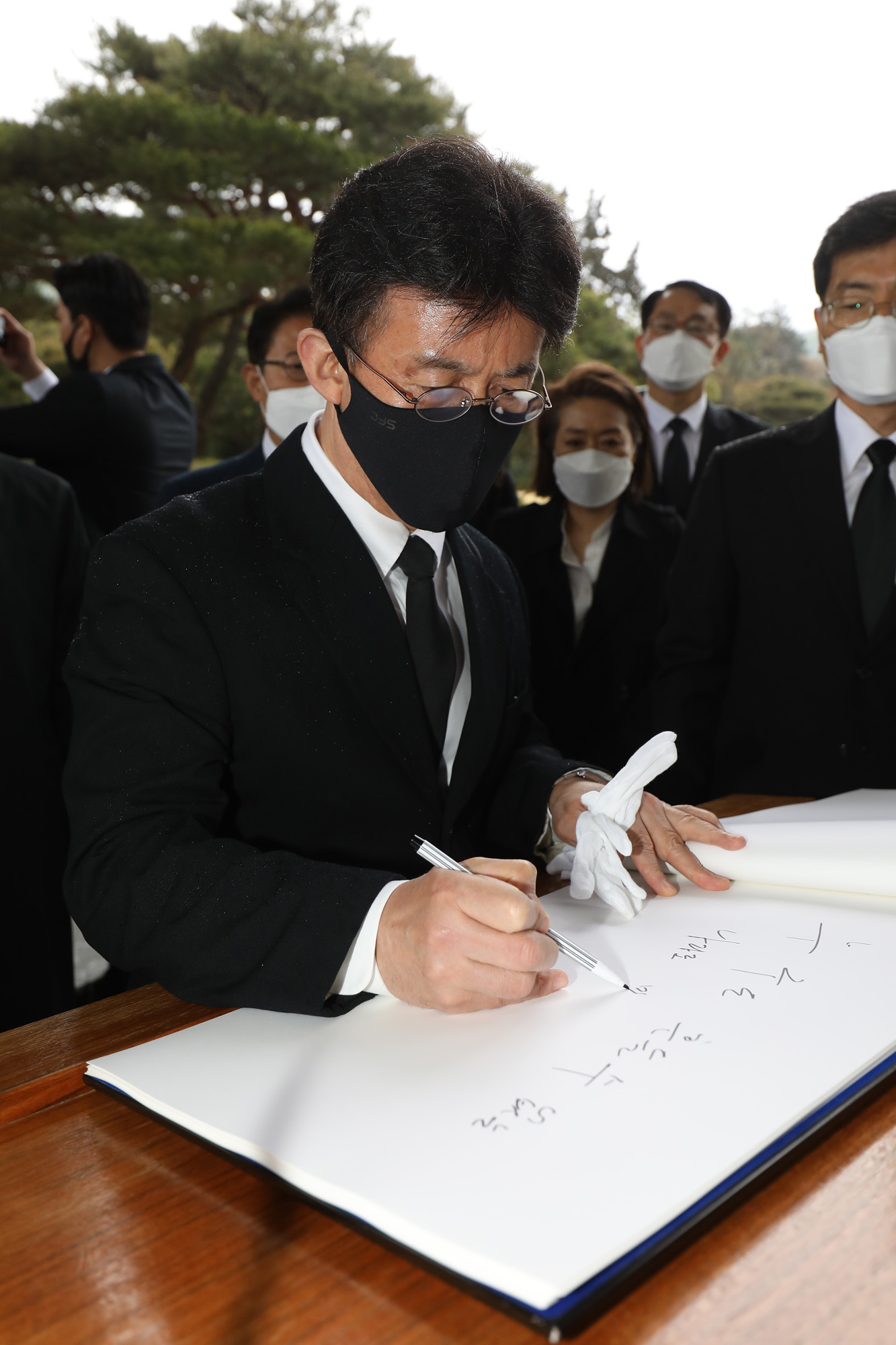 정치;국회;정당;더불어민주당;더불어시민당;국립현충원