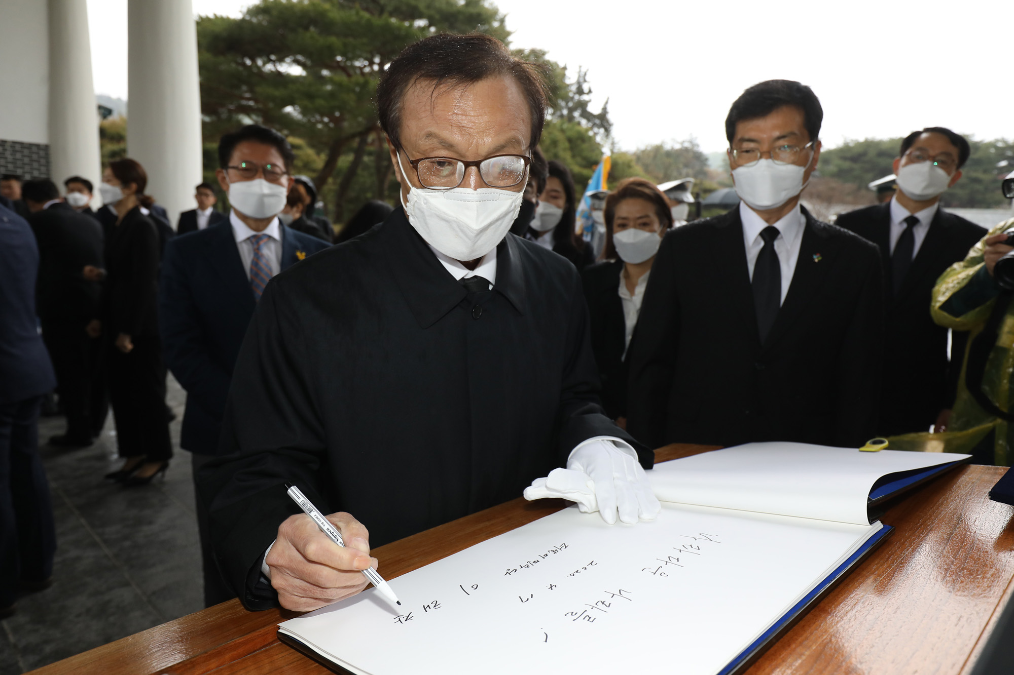 정치;국회;정당;더불어민주당;더불어시민당;국립현충원