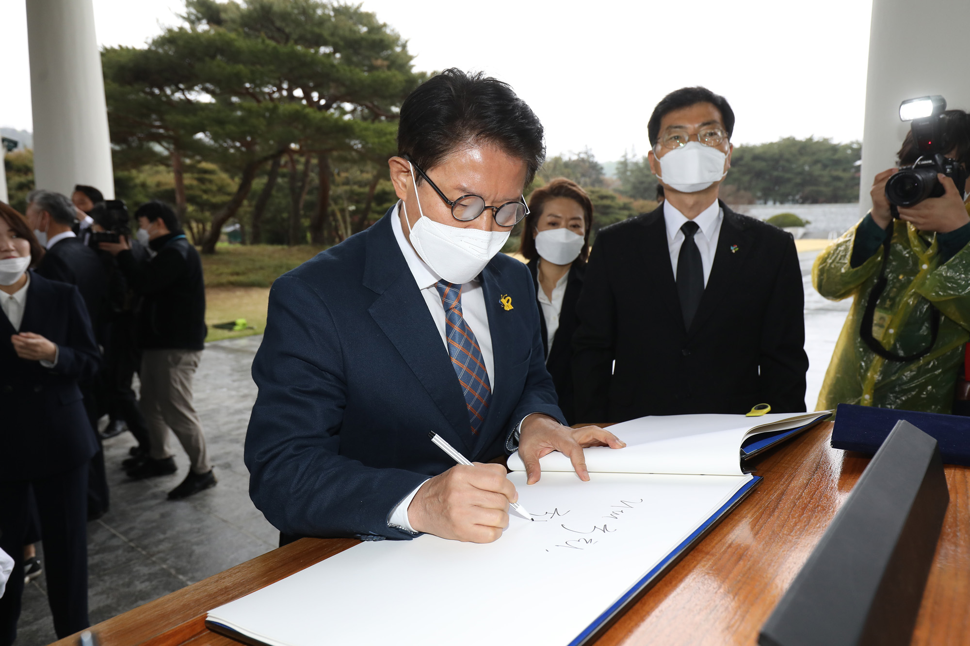 정치;국회;정당;더불어민주당;더불어시민당;국립현충원