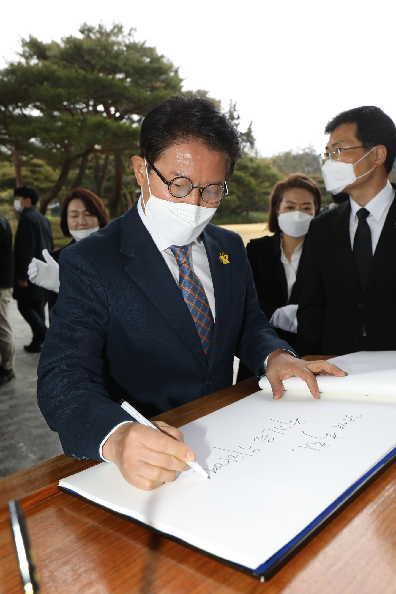 정치;국회;정당;더불어민주당;더불어시민당;국립현충원