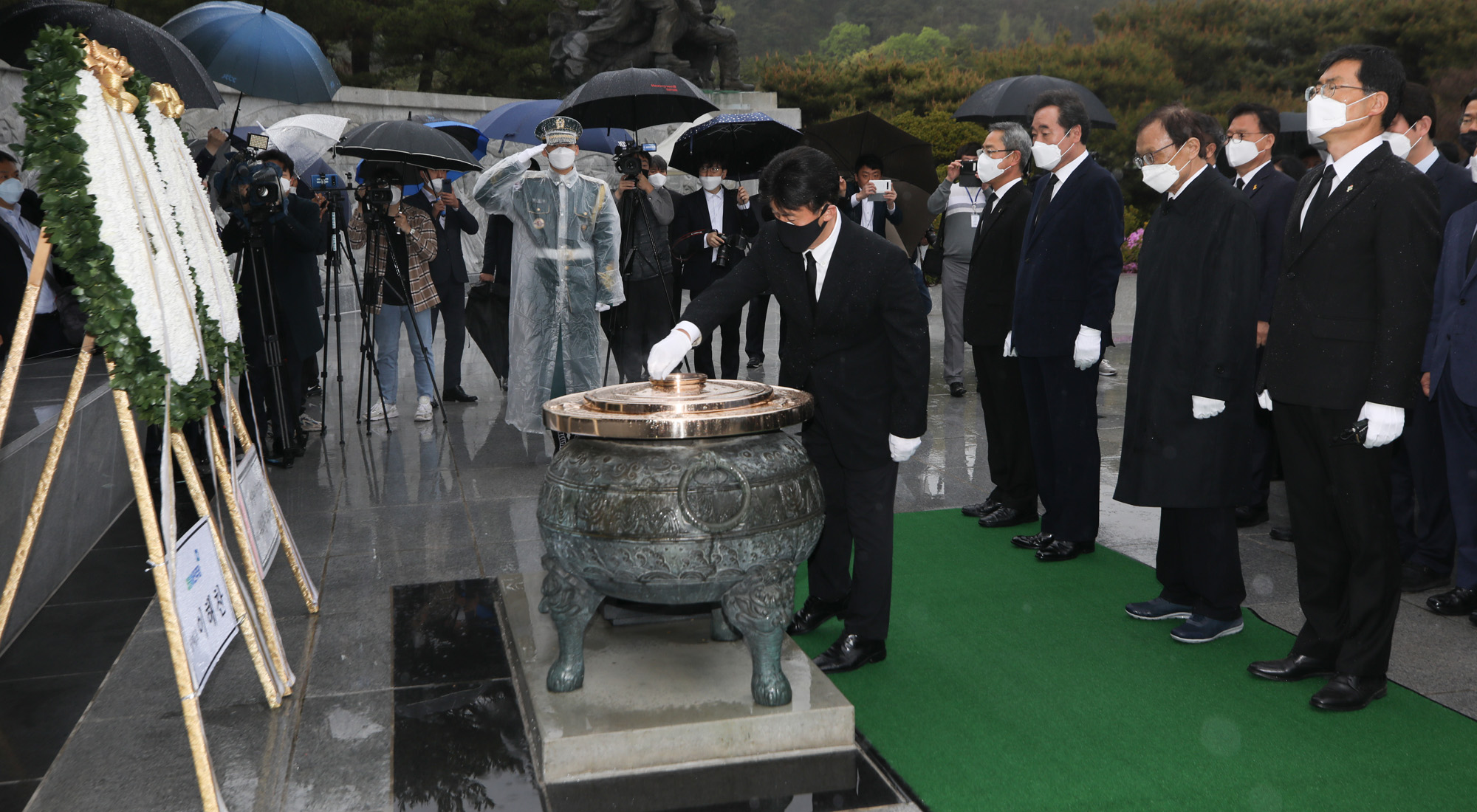 정치;국회;정당;더불어민주당;더불어시민당;국립현충원