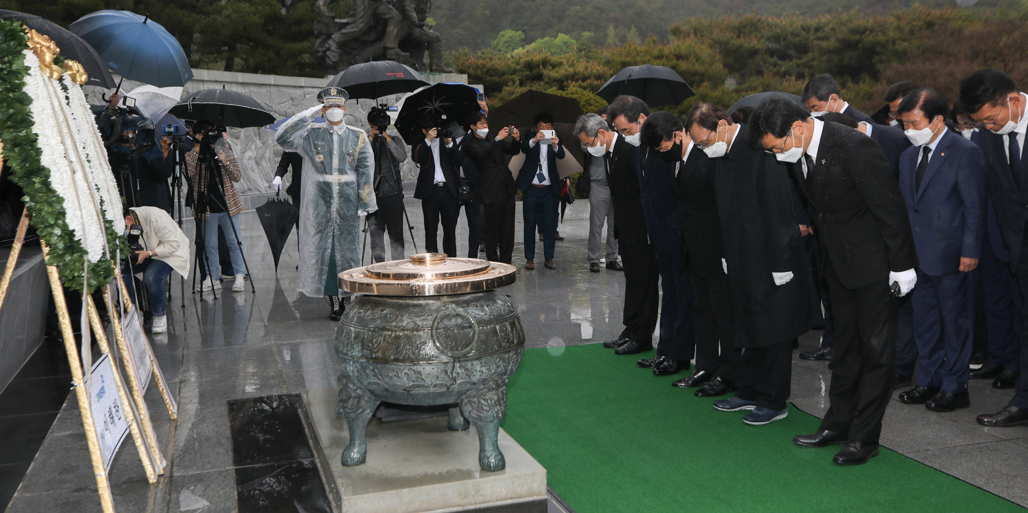 정치;국회;정당;더불어민주당;더불어시민당;국립현충원