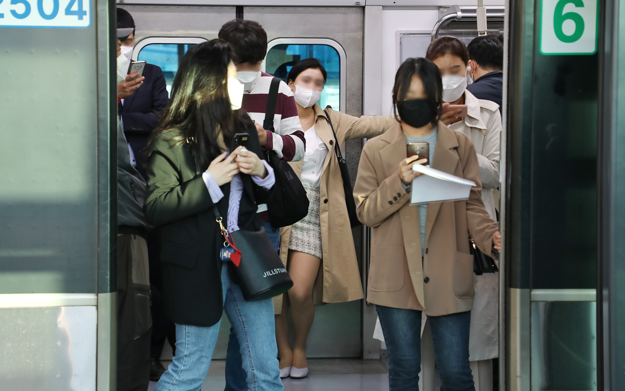 사회;코로나19;마스크;지하철마스크;지하철코로나;전동차이용객혼잡도