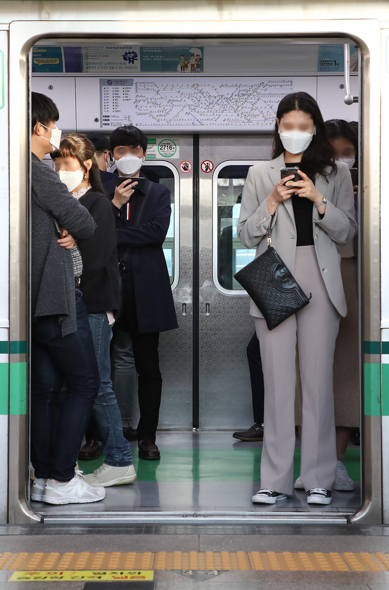 사회;코로나19;마스크;지하철마스크;지하철코로나;전동차이용객혼잡도