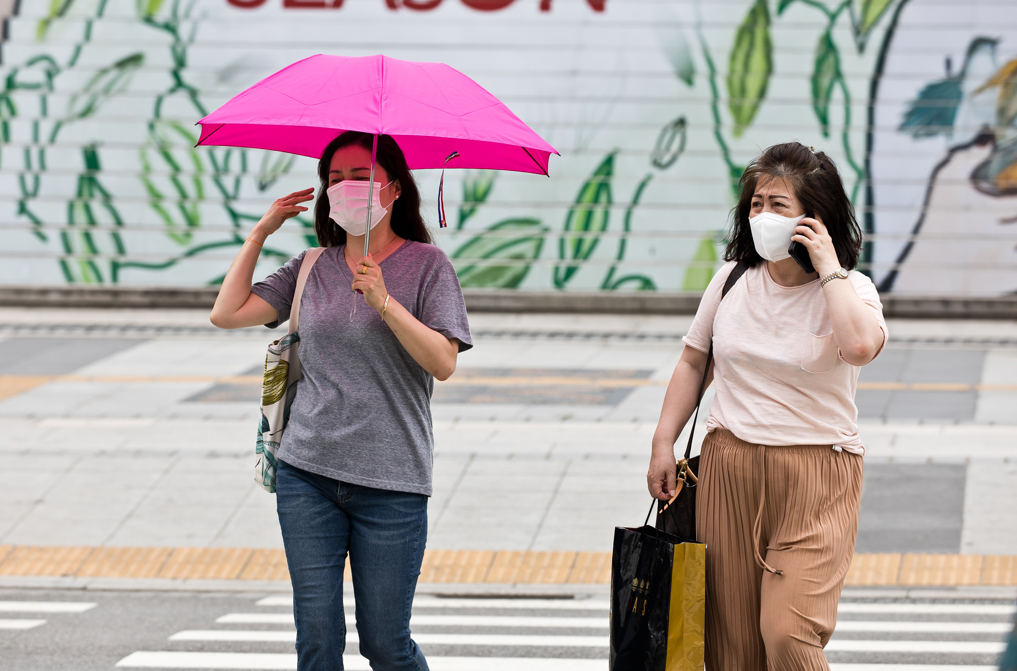건강;환경;코로나19;신종코로나바이러스감염증;개인방역;마스크;폭염마스크;폭염스케치;더위스케치