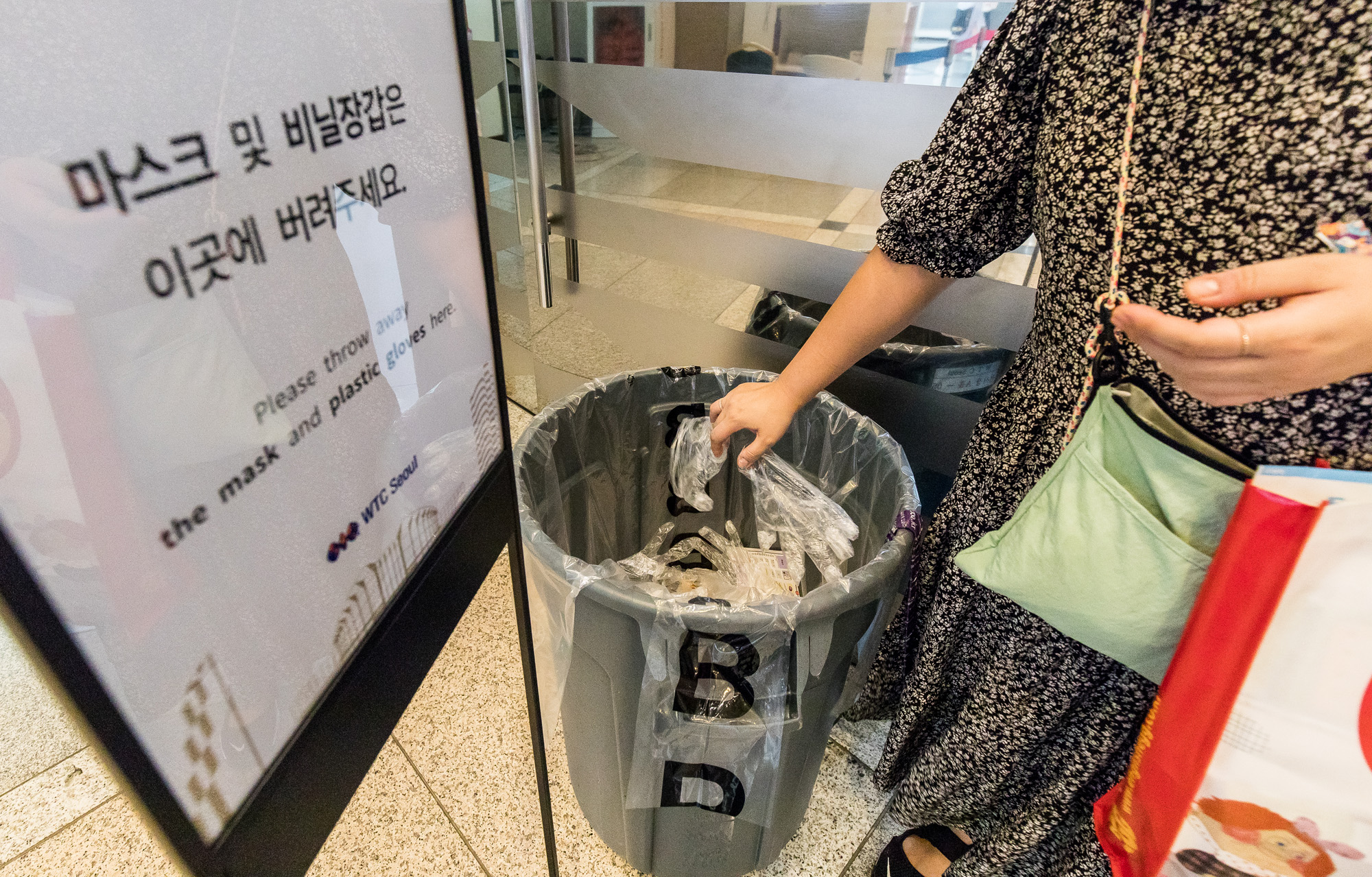 사회;환경;일회용품;코로나19;신종코로나바이러스감염증;코로나일회용품정책;일회용위생장갑;일회용품폐기