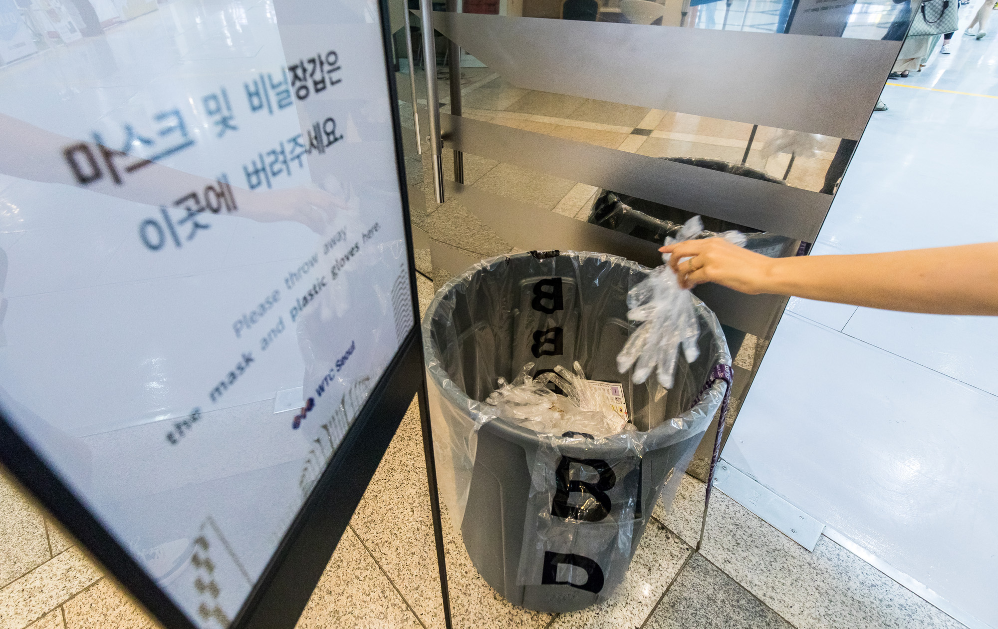사회;환경;일회용품;코로나19;신종코로나바이러스감염증;코로나일회용품정책;일회용위생장갑;일회용품폐기