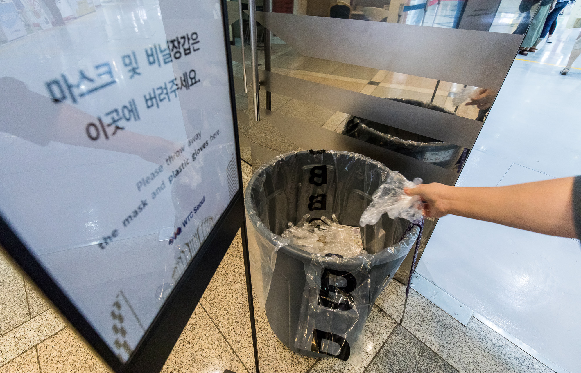 사회;환경;일회용품;코로나19;신종코로나바이러스감염증;코로나일회용품정책;일회용위생장갑;일회용품폐기