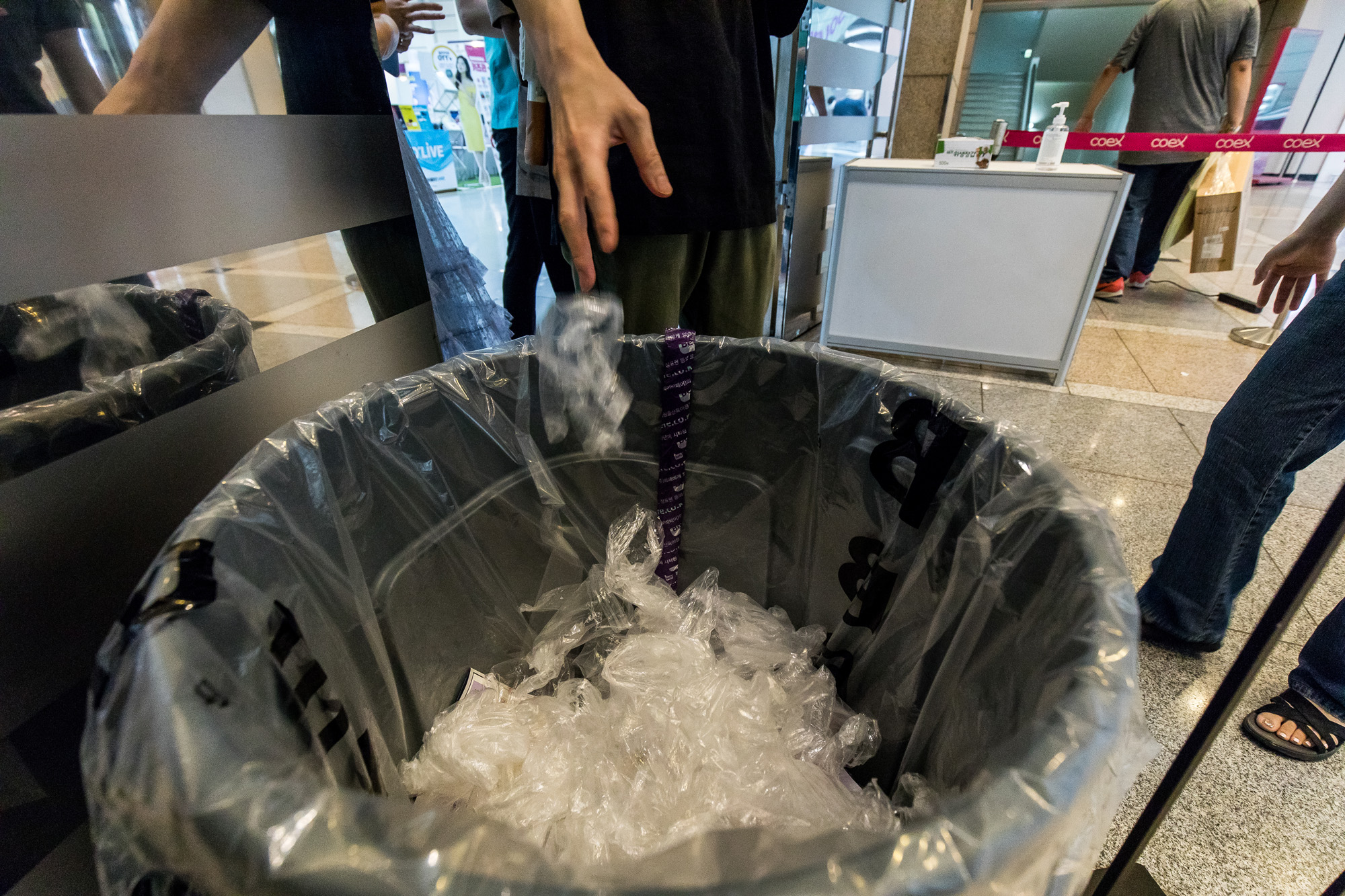 사회;환경;일회용품;코로나19;신종코로나바이러스감염증;코로나일회용품정책;일회용위생장갑;일회용품폐기