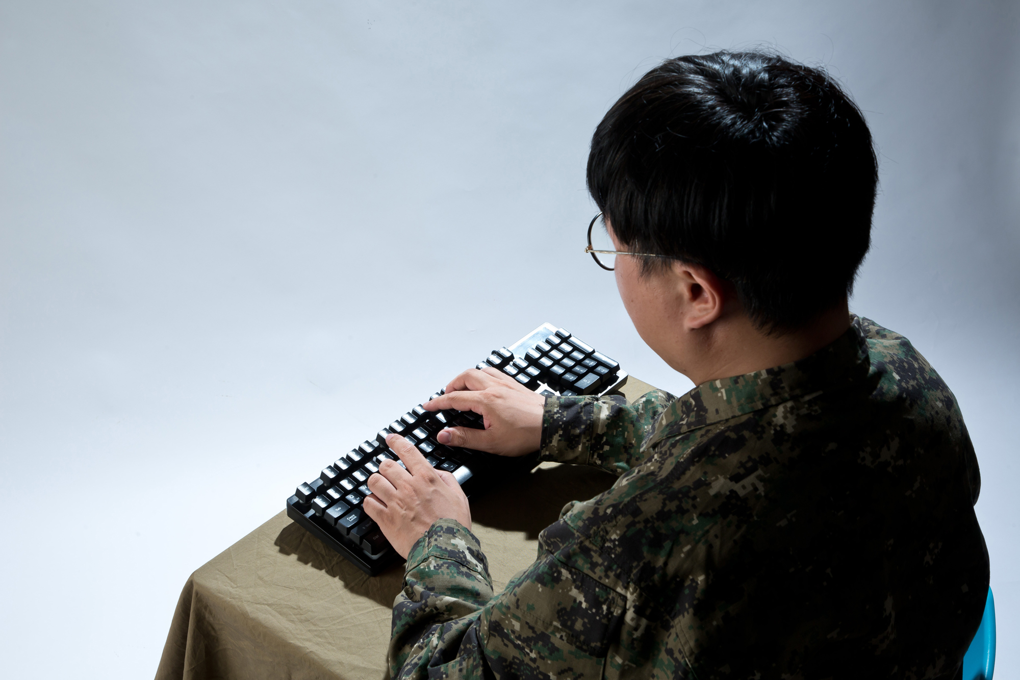 사회 국방 군인 컴퓨터 키보드