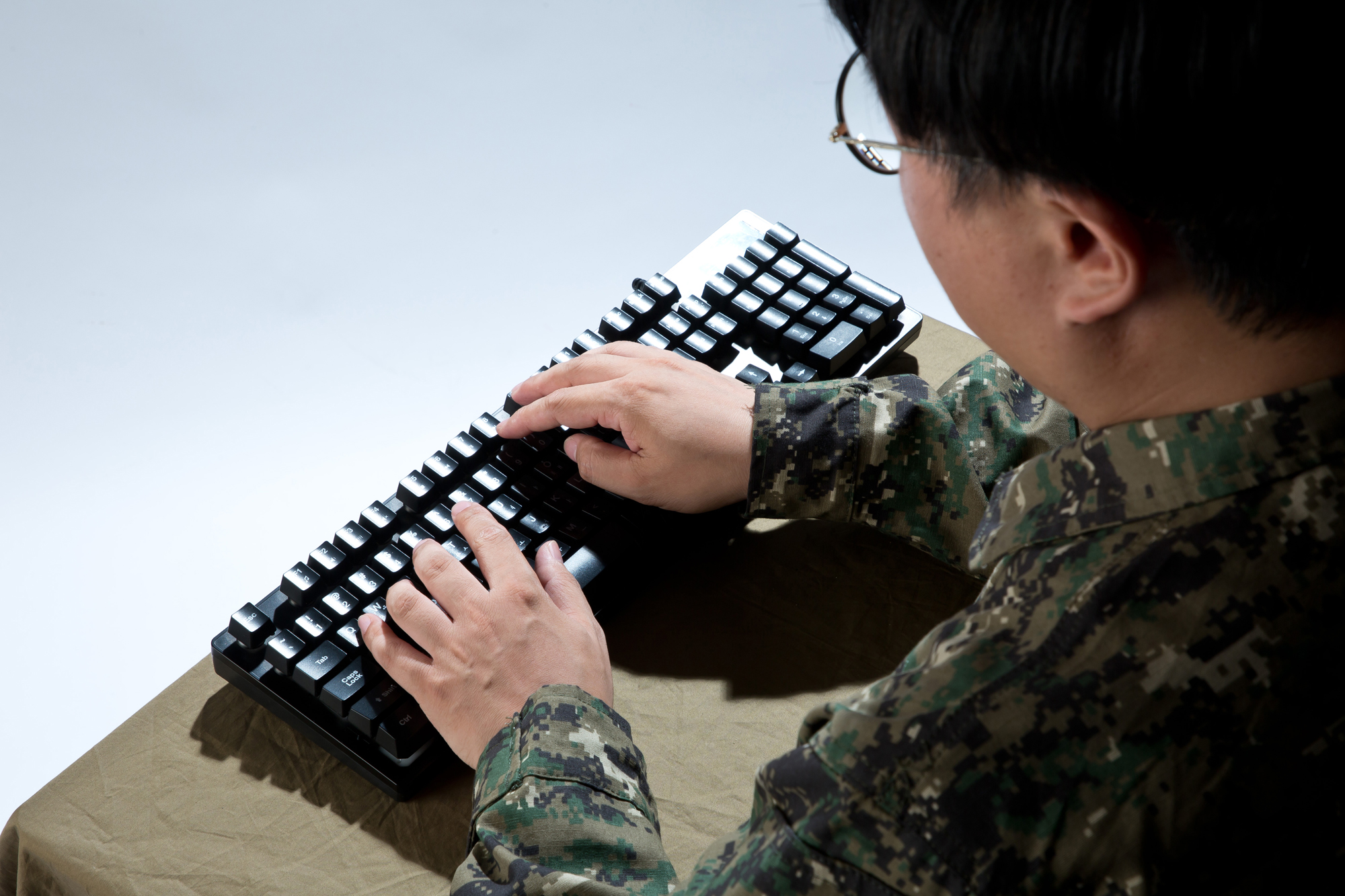 사회 국방 군인 컴퓨터 키보드