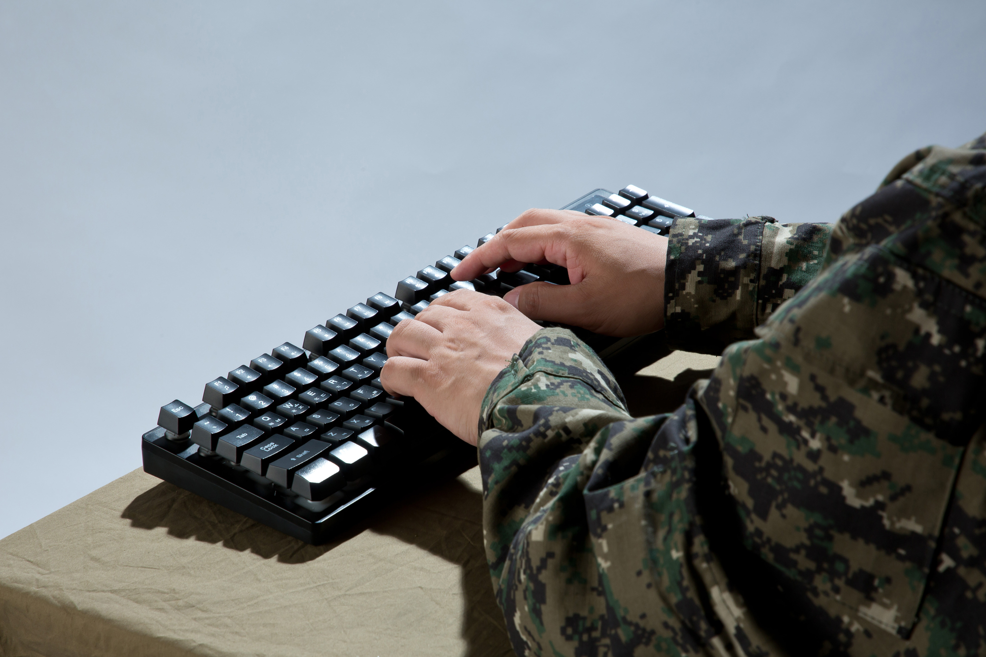 사회 국방 군인 컴퓨터 키보드