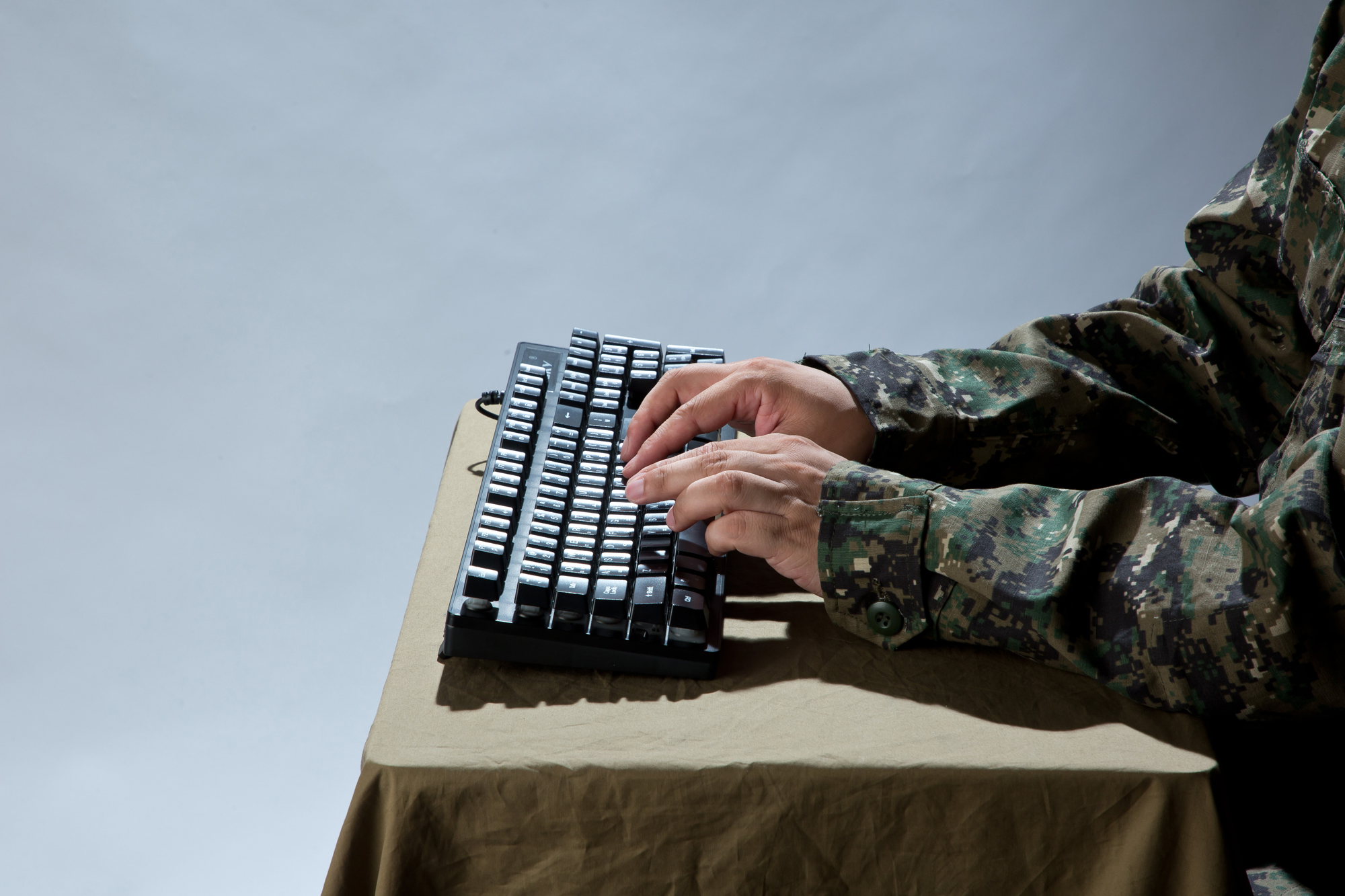 사회 국방 군인 컴퓨터 키보드