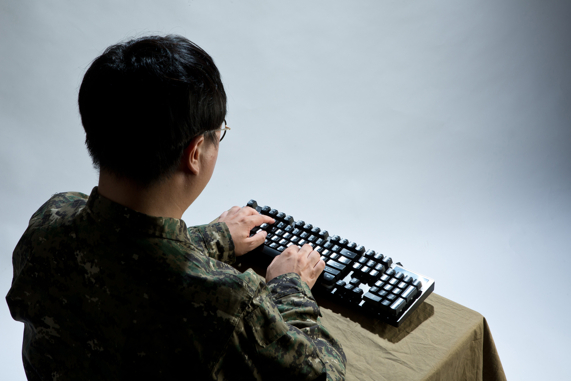 사회 국방 군인 컴퓨터 키보드