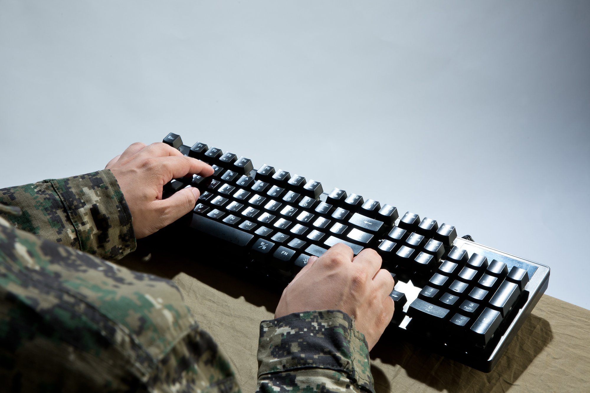 사회 국방 군인 컴퓨터 키보드