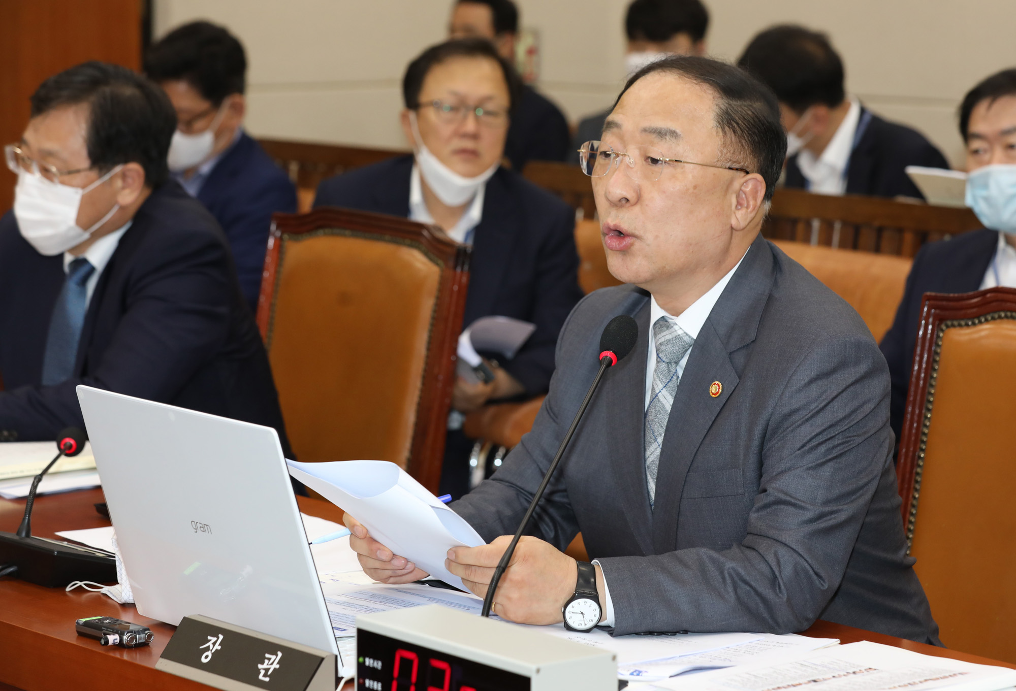 정치;국회;기획재정위원회;홍남기