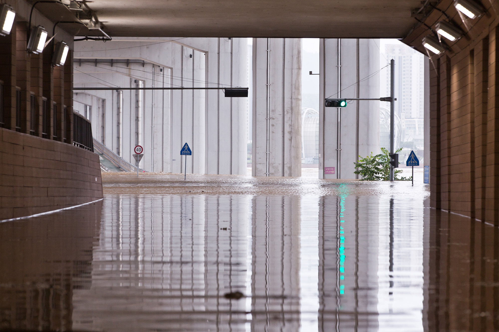 사회;세태;계절스케치;여름;장마철;장마철폭우;잠수교침수;한강잠수교;한강수위상승