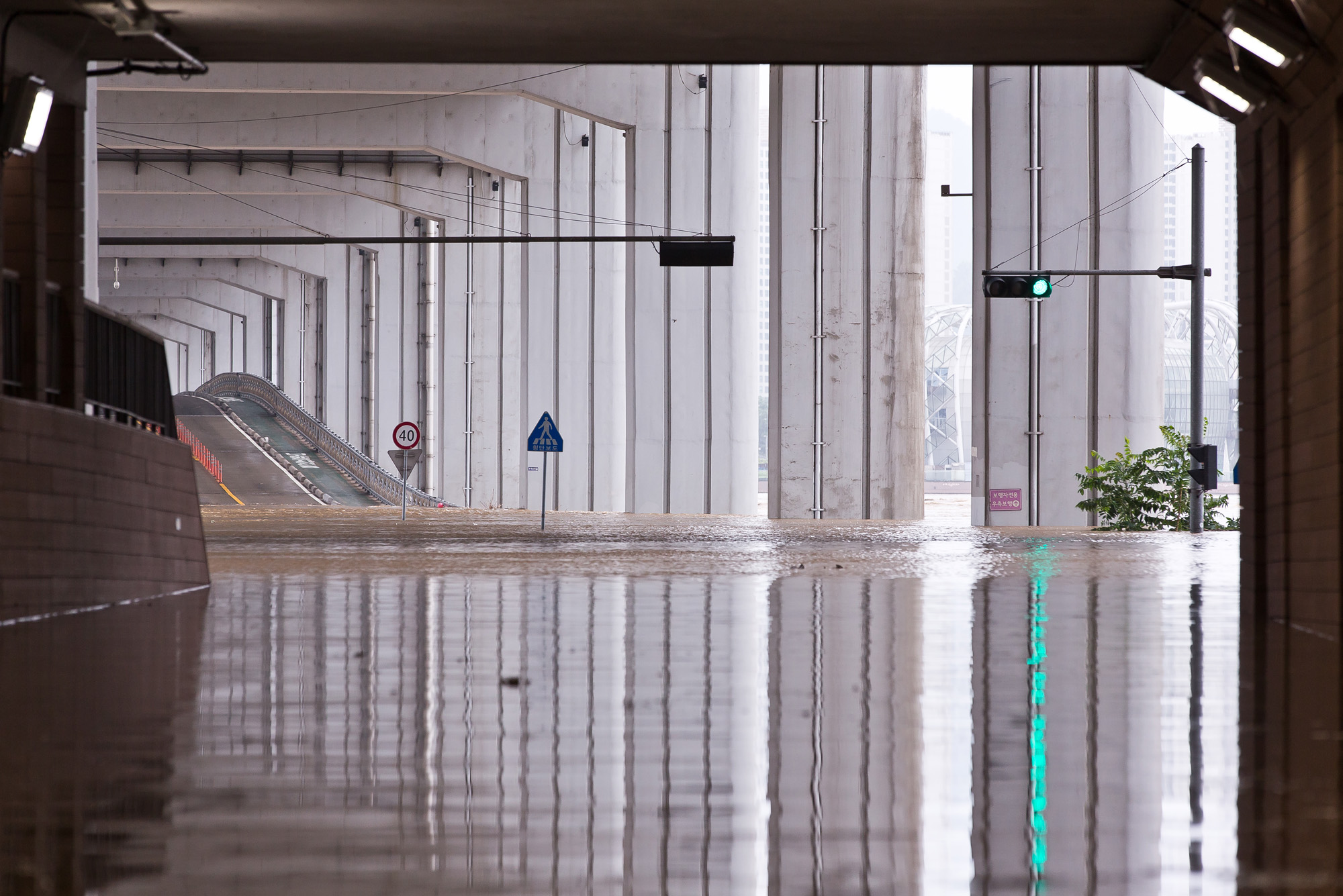 사회;세태;계절스케치;여름;장마철;장마철폭우;잠수교침수;한강잠수교;한강수위상승